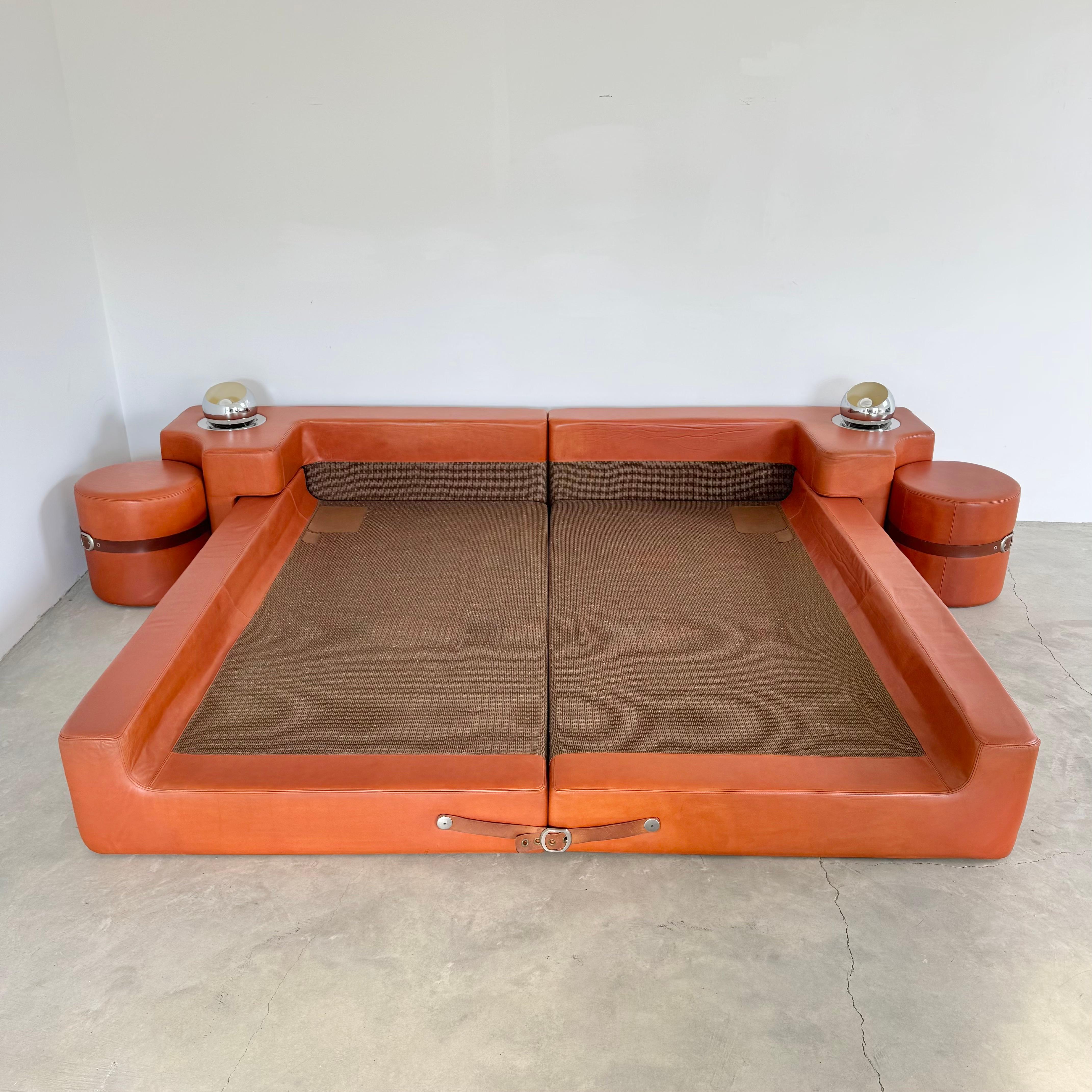 Cama de matrimonio de cuero Pace de Guido Faleschini, Italia, años 70 Italiano