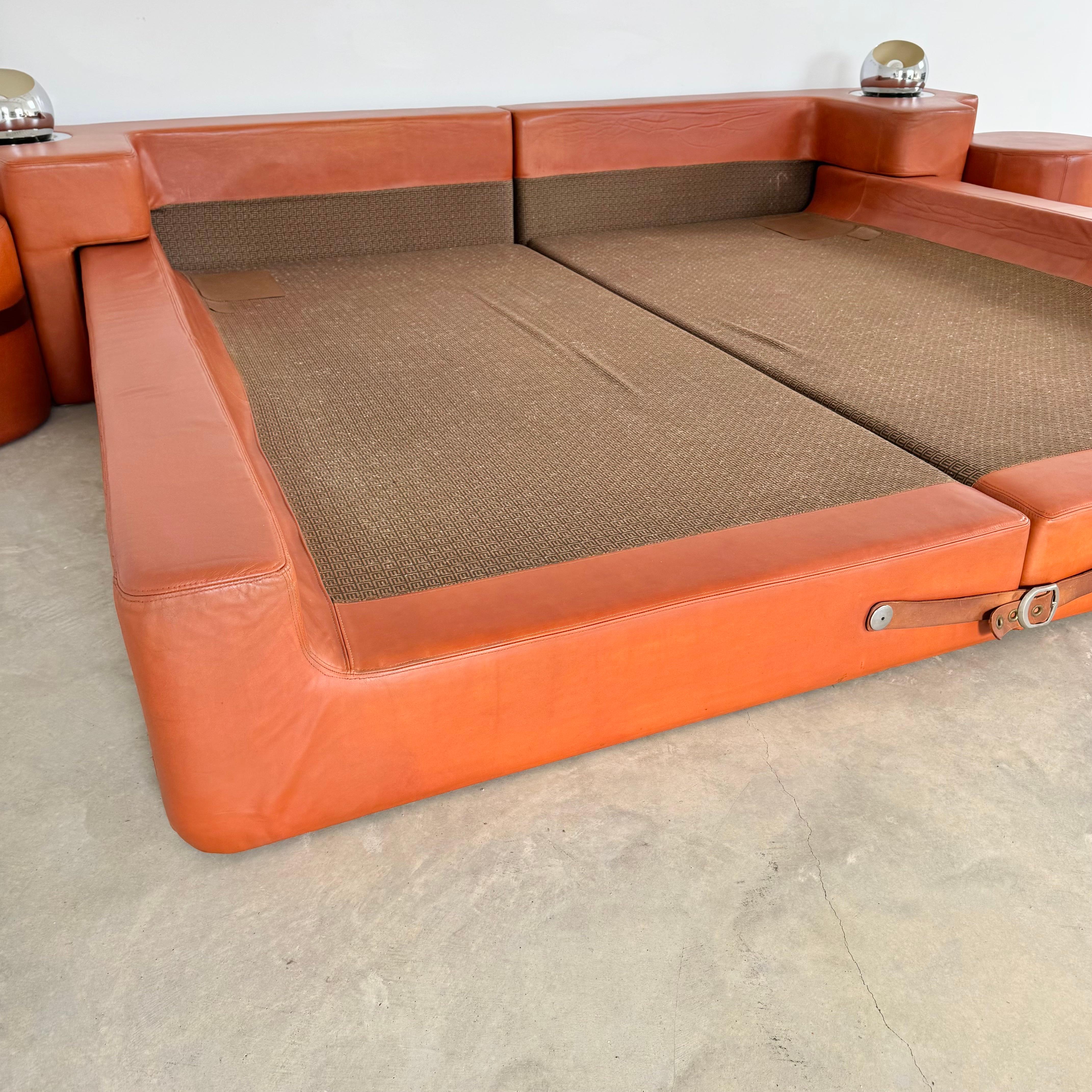 Cama de matrimonio de cuero Pace de Guido Faleschini, Italia, años 70 en Bueno Estado en Los Angeles, CA