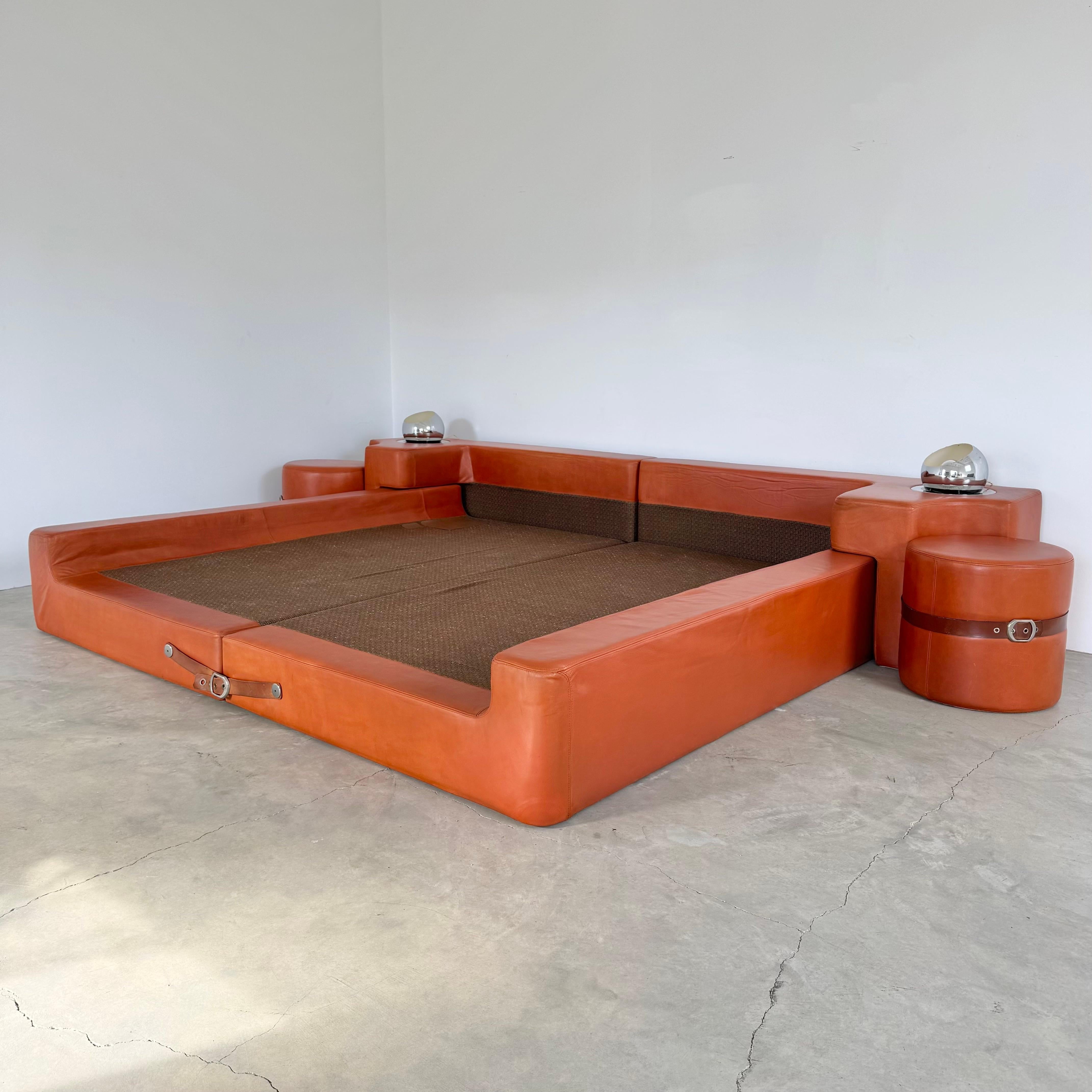 Cama de matrimonio de cuero Pace de Guido Faleschini, Italia, años 70 3