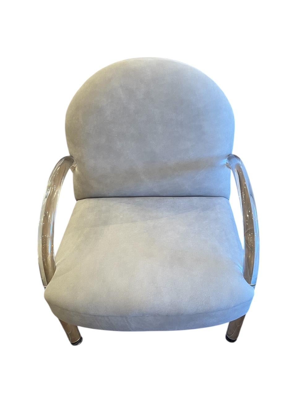 Este par de tumbonas cascada Leon Rosen son originales de la década de 1970. El respaldo en ángulo y el asiento alto ofrecen un confort óptimo para la forma humana. Con un diseño elegante y unas líneas adecuadas para ofrecer comodidad a la forma