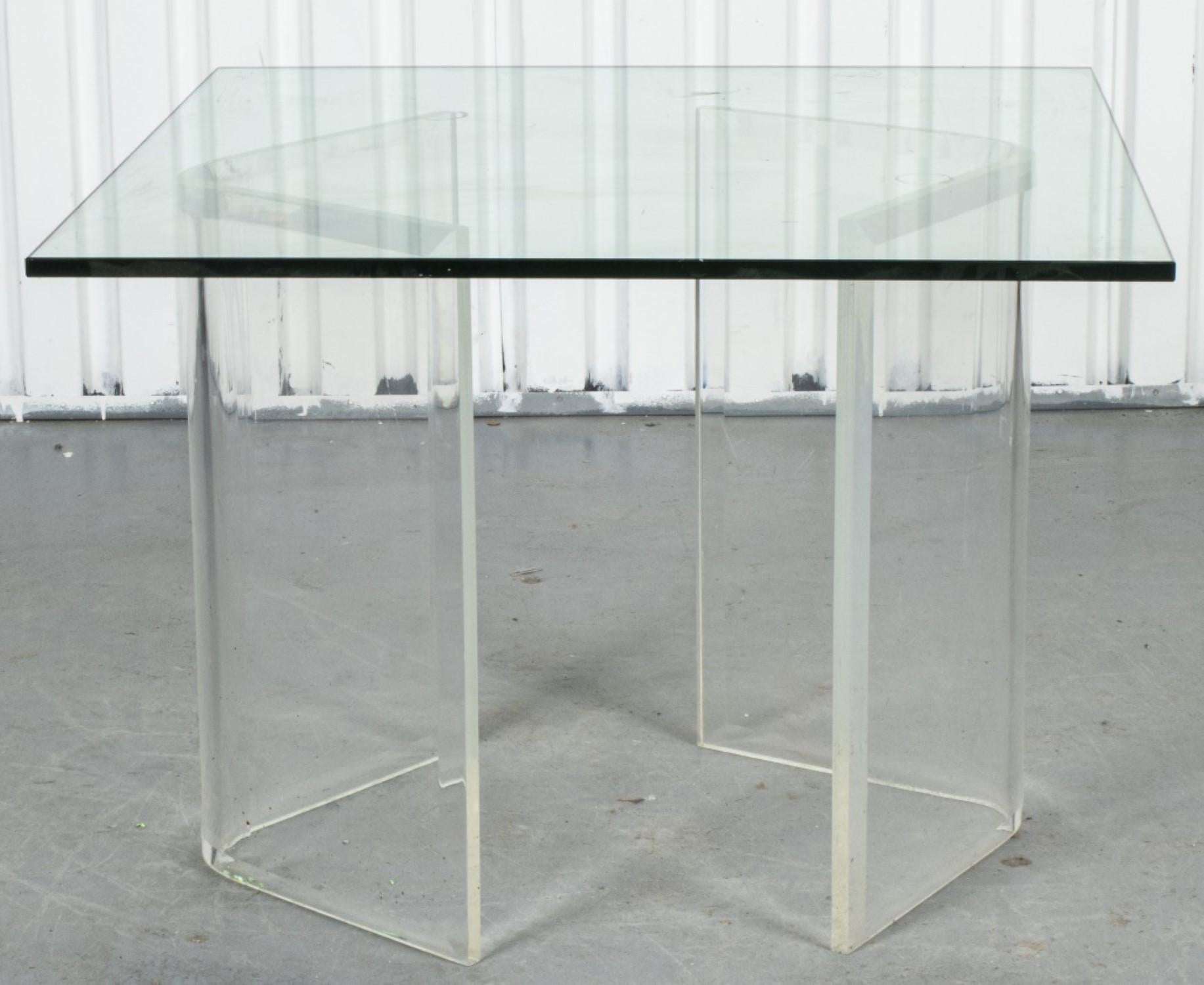 Table de salle à manger moderne en verre et lucite style Pace Bon état - En vente à Astoria, NY