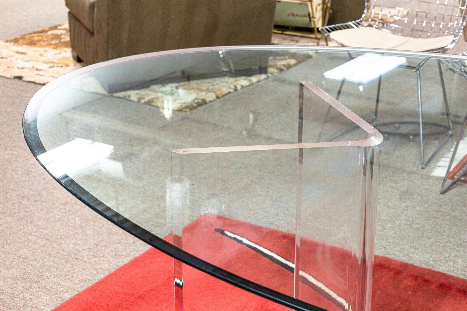 Verre Pace Table de salle à manger ovale en verre et lucite Contemporary Modernity en vente