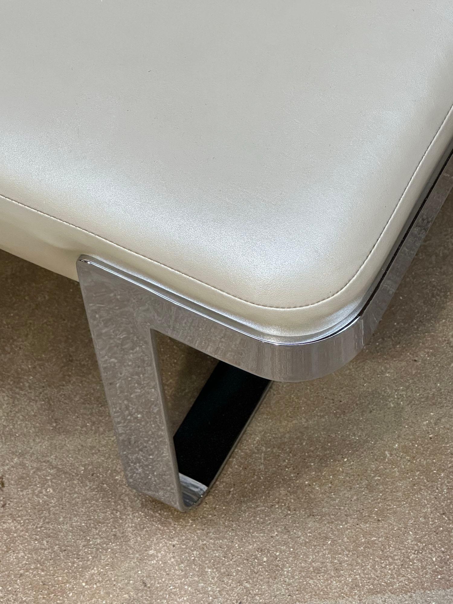 Banc en acier inoxydable et cuir Pace, 1970 Bon état - En vente à Chicago, IL