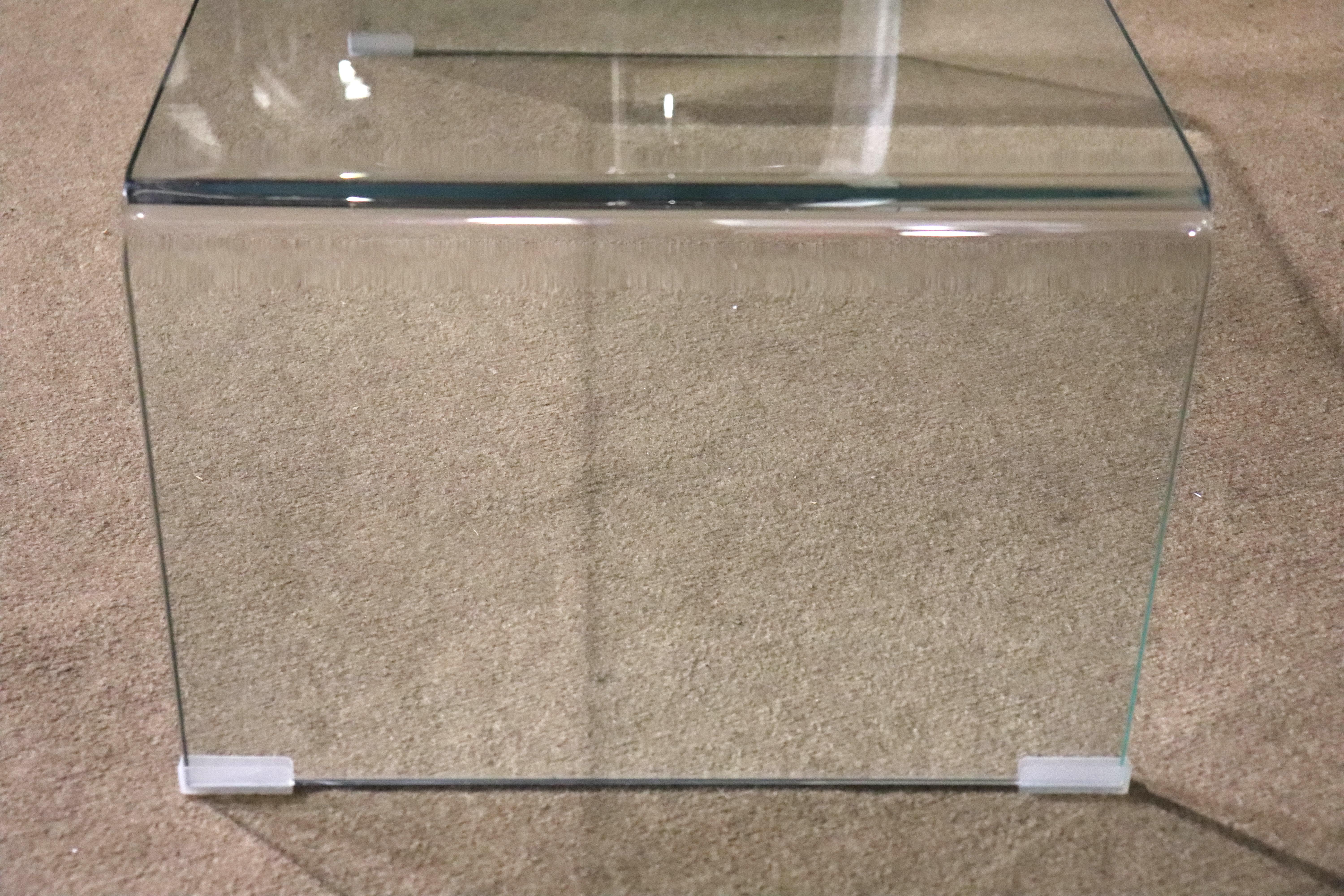 Mid-Century Modern Table en verre de style pace en vente
