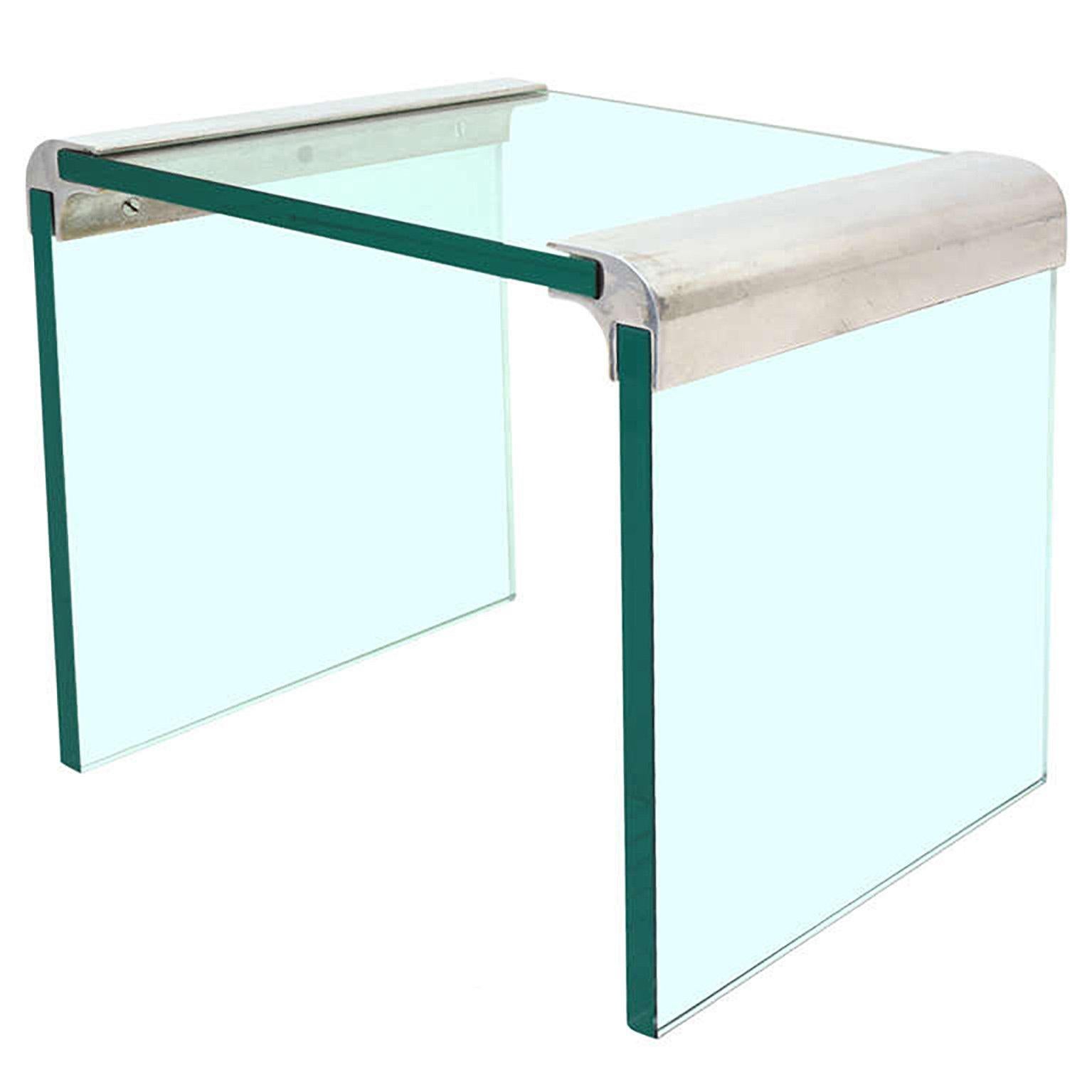For your consideration a side table by PACE. Thick glass with green tones.