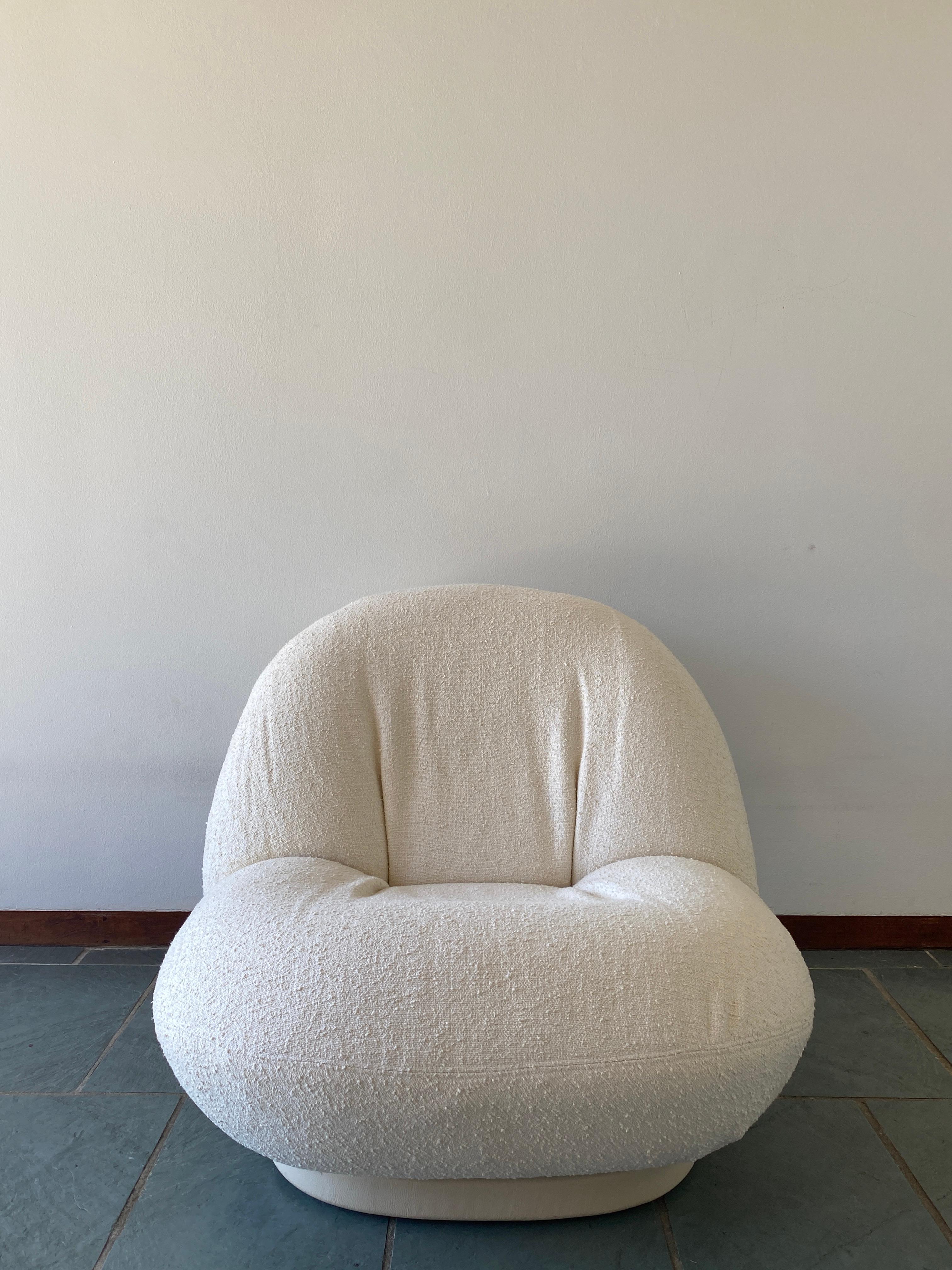 Lovely authentic and original production of the Pacha chair by Pierre Paulin. Offered here as a single chair recently re-uphoslted in a beautiful and chic white Boucle fabric to compliment the white leather base.