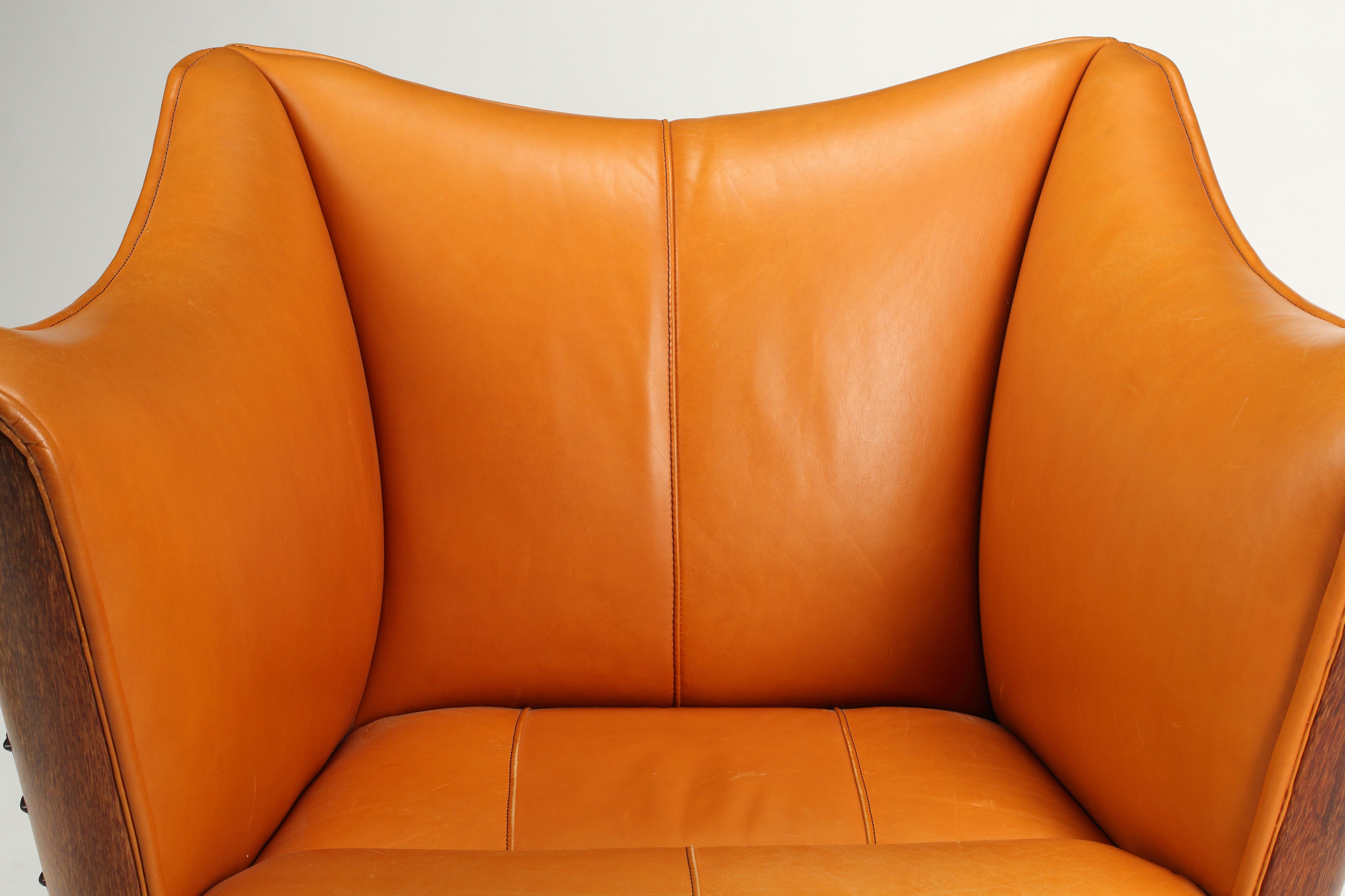 Pacific Green Leather Club Chair In Good Condition For Sale In El Monte, CA