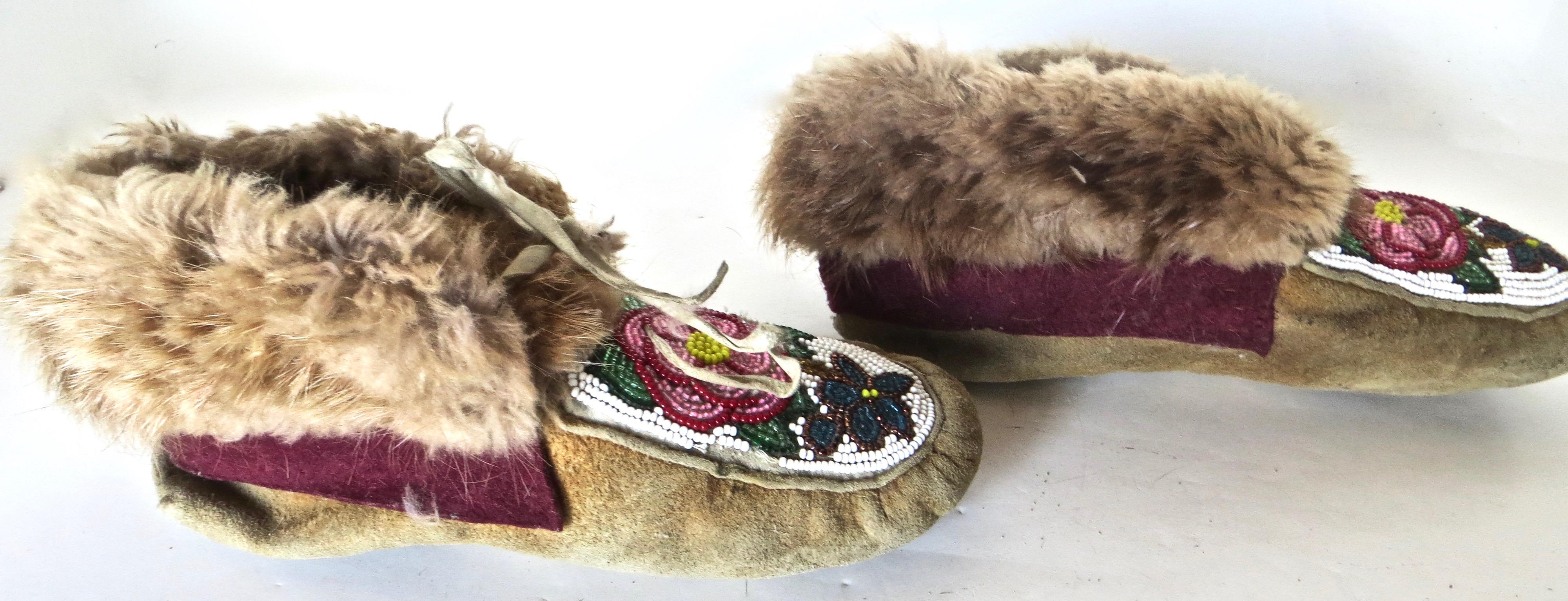 Pacific Northwest Native American Indian Beaded Moccasins Circa 1930 In Good Condition In Incline Village, NV