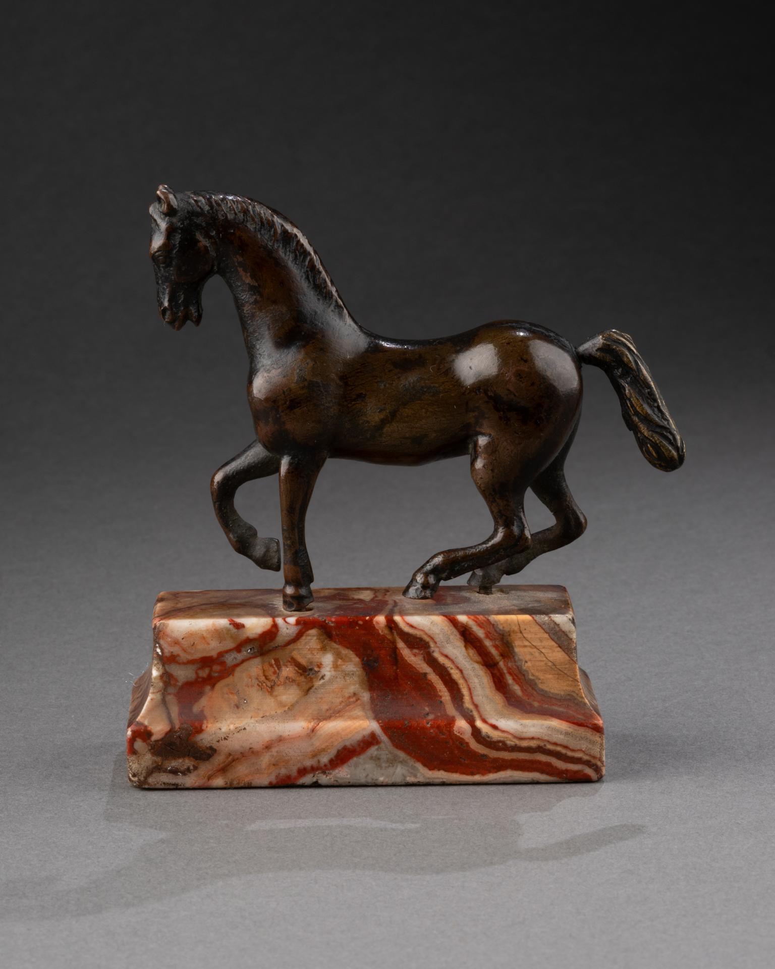 Sculpté Cheval d'allure - École italienne, XVIIIe siècle en vente