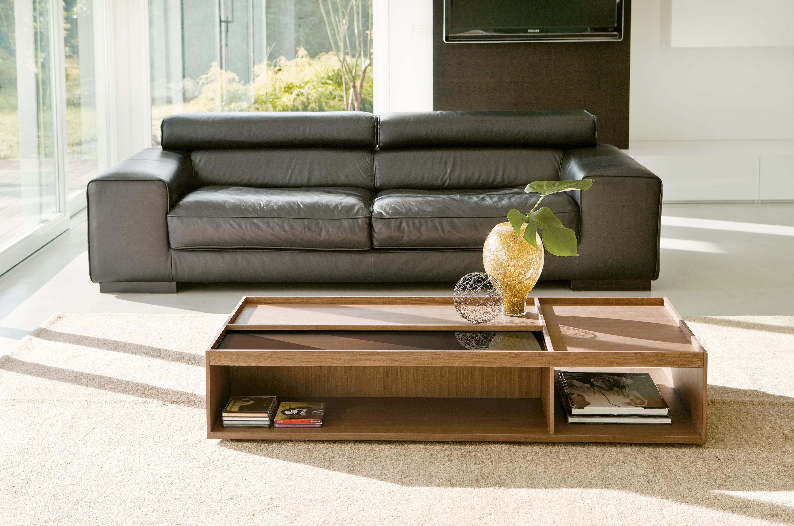 Coffee table with structure veneered in ash. Possibility of inserting lacquered glass (extra light white, black or moka) in the top.