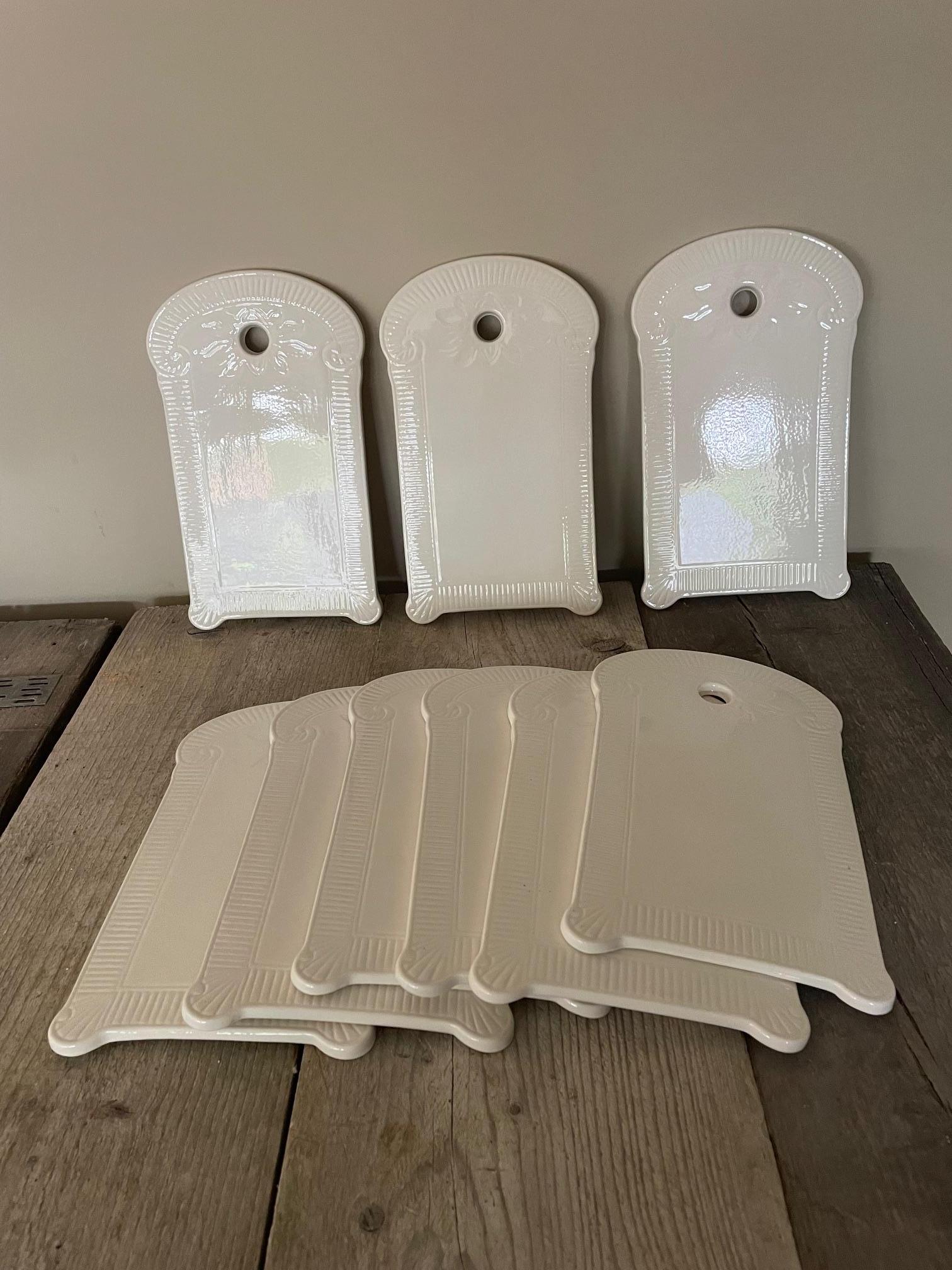 Set of 10 ceramic spreader boards from the Boch factory in Belgium.
Ideal for breakfast or any other kitchen use.