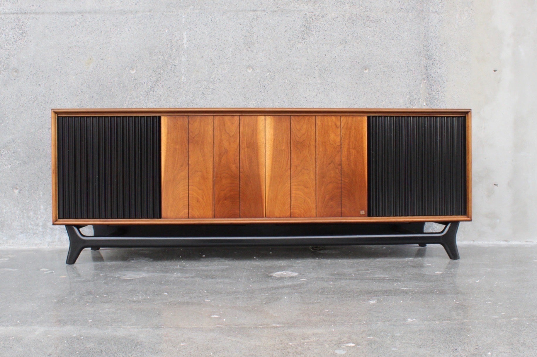 Spectacular midcentury console made in the 1960s, walnut wood, the original system we believe does not work. The entire exterior and interior was professionally restored.