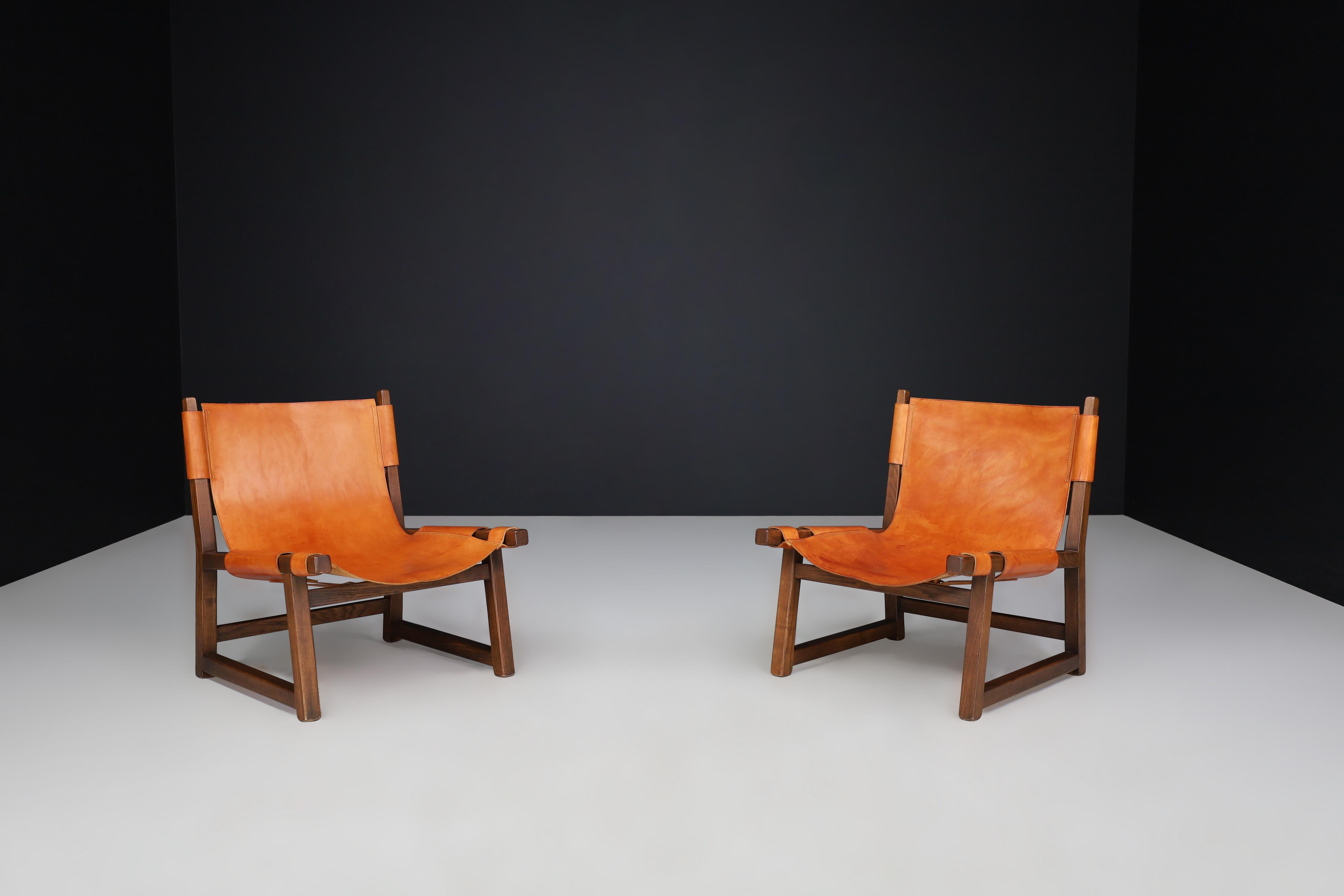 Paco Muñoz paire de chaises de salon 'Riaza' En noyer et cuir cognac Espagne 1960 en vente 3