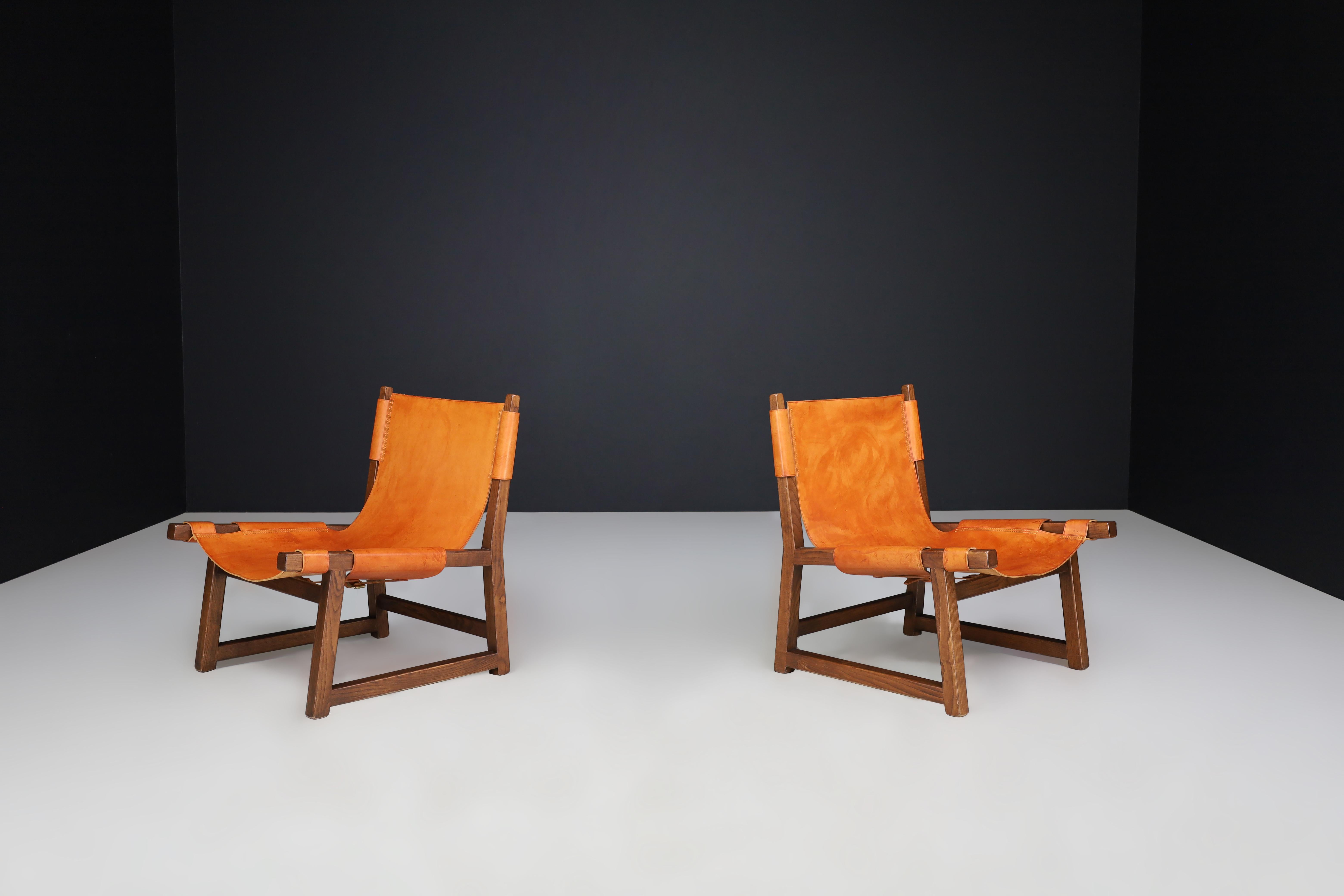 Paco Muñoz pair of 'Riaza' lounge chairs In Walnut and Cognac Leather, Spain 1960s

Paco Muñoz designed this pair of 'Riaza' lounge chairs in Spain during the 1960s for Darro. The chairs are made of a sturdy walnut frame and cognac leather, which is