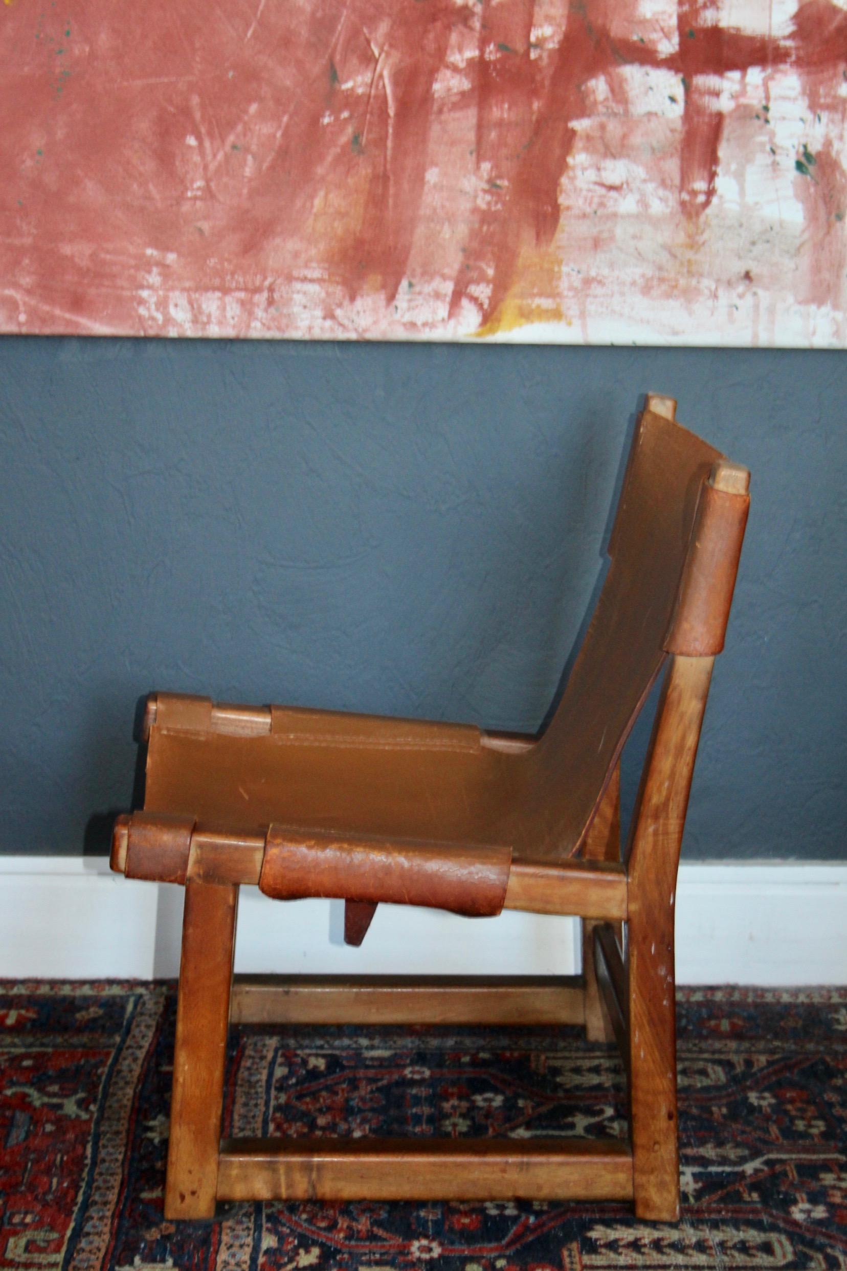 Mid-20th Century Paco Muñoz 'Riaza' Hunting Children's Chair in Walnut and Leather For Sale