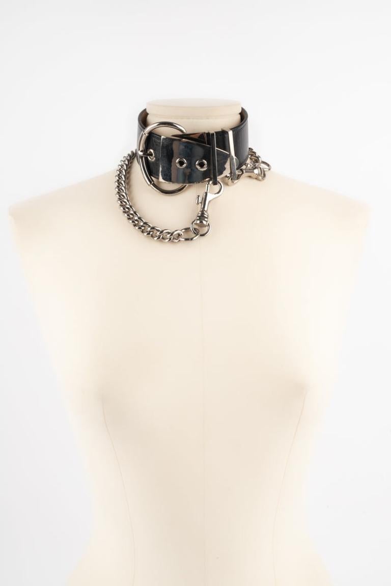 PACO RABANNE - Chocker necklace in black leather and silver metal like a belt. Size M.

Additional information:
Condition: Very good condition
Dimensions: Length: 32 cm / 34 cm / 37 cm

Seller Reference: BC98