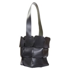 PACO RABANNE Bucket schwarzes Puzzle Leder Patch mittlere Umhängetasche