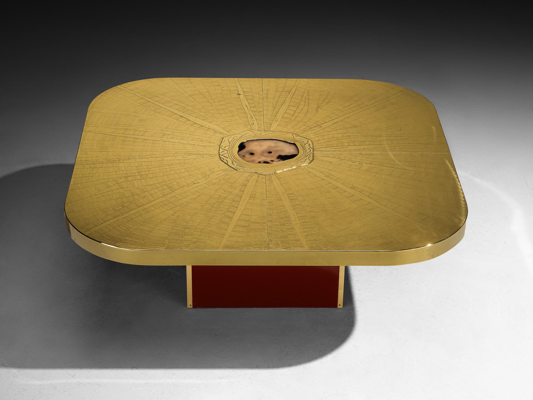 Mesa de centro Paco Rabanne de latón grabado con tapa de ágata detallada Posmoderno en venta