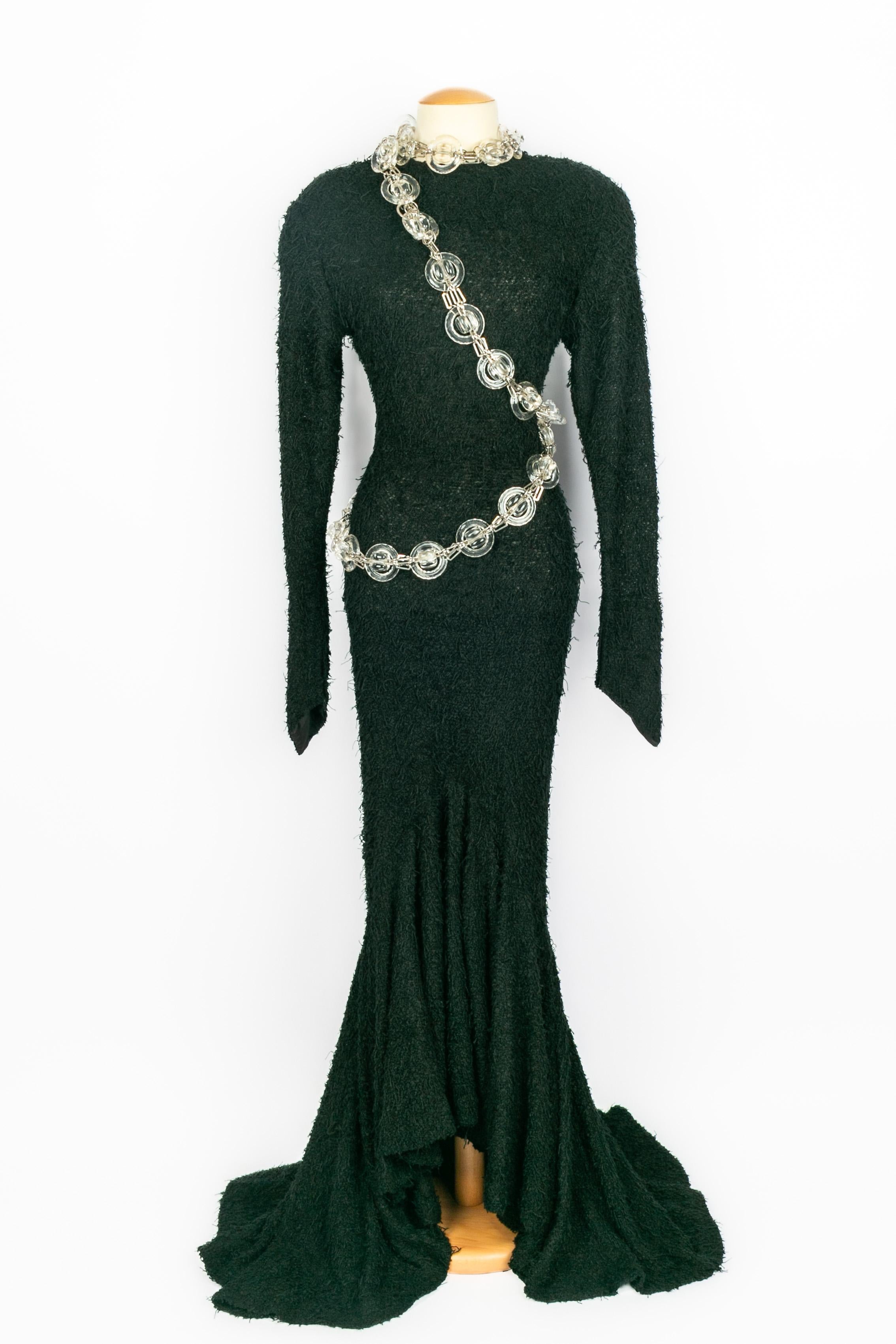 PACO RABANNE - Black bouclé woolen dress to wear with a body jewelry composed of transparent plastic patterns linked with silvery metal elements. No size indicated, it fits a 36FR. Prototype from a Fashion Show, look 33. 1984 Spring Summer Haute