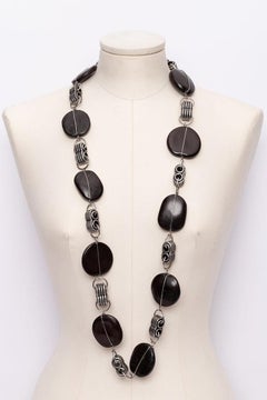 Paco Rabanne Ethnisches Collier aus versilberten und braunen Samen