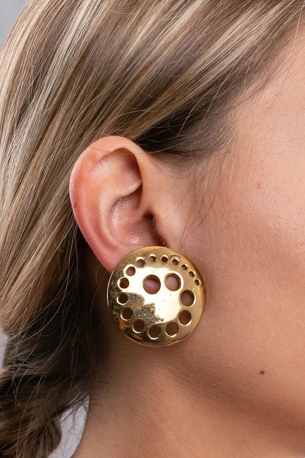 Paco Rabanne - Clip-on earrings in gilded metal.

Additional information:
Dimensions: 3.5 L cm (1.37