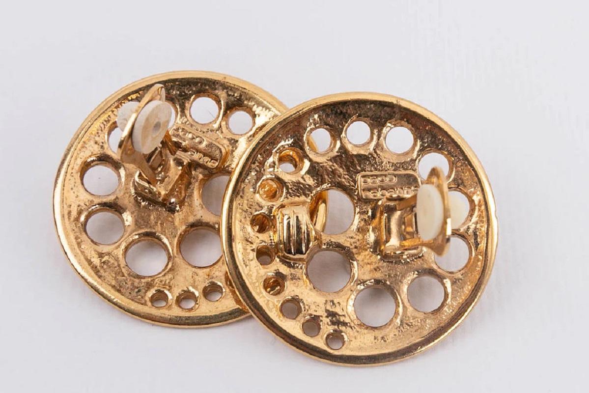 Paco Rabanne Gilded Metal Clip-on Earrings In Good Condition For Sale In SAINT-OUEN-SUR-SEINE, FR