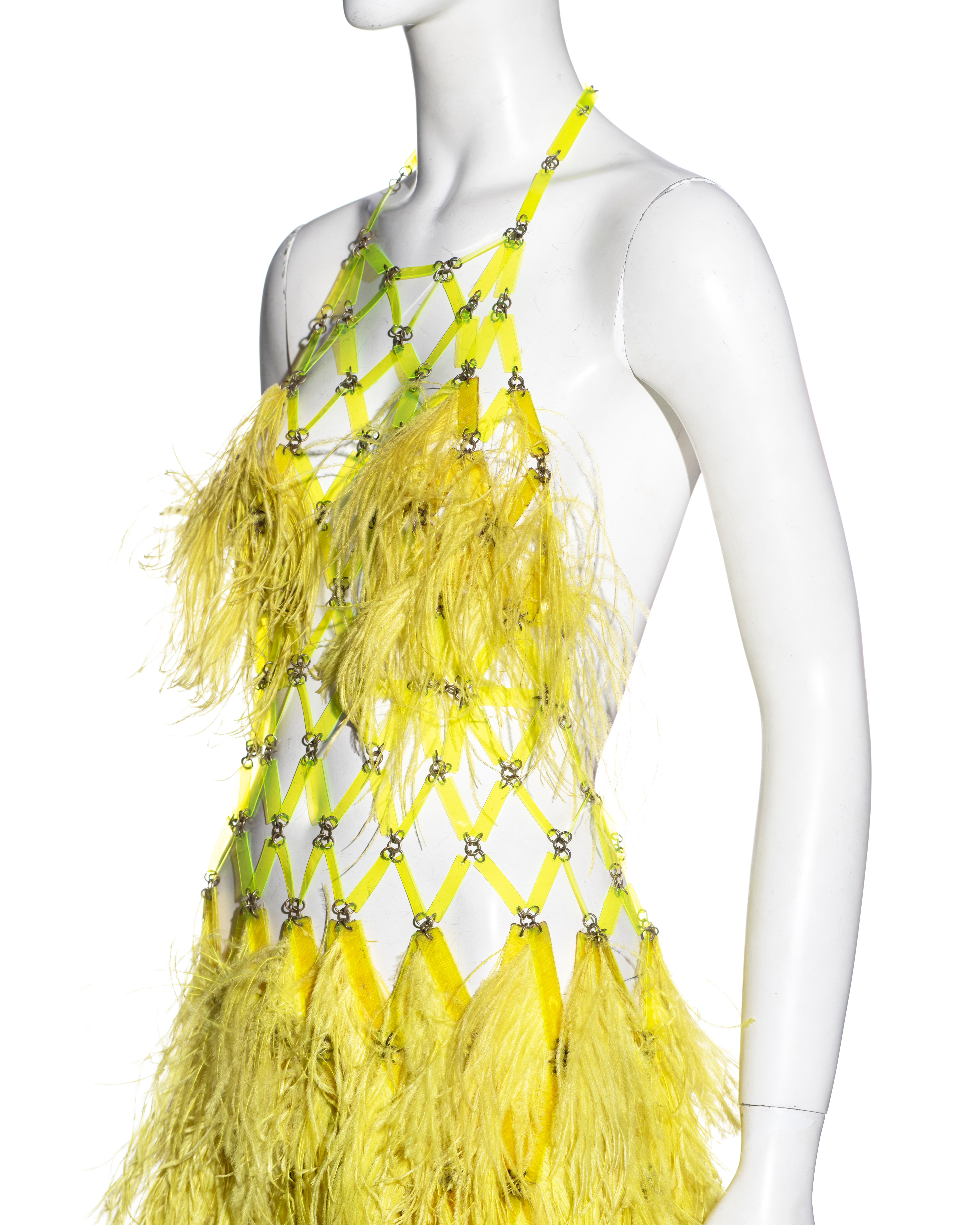 Paco Rabanne Haute Couture mini robe jaune en plumes d'autruche, printemps-été 1967 en vente 2