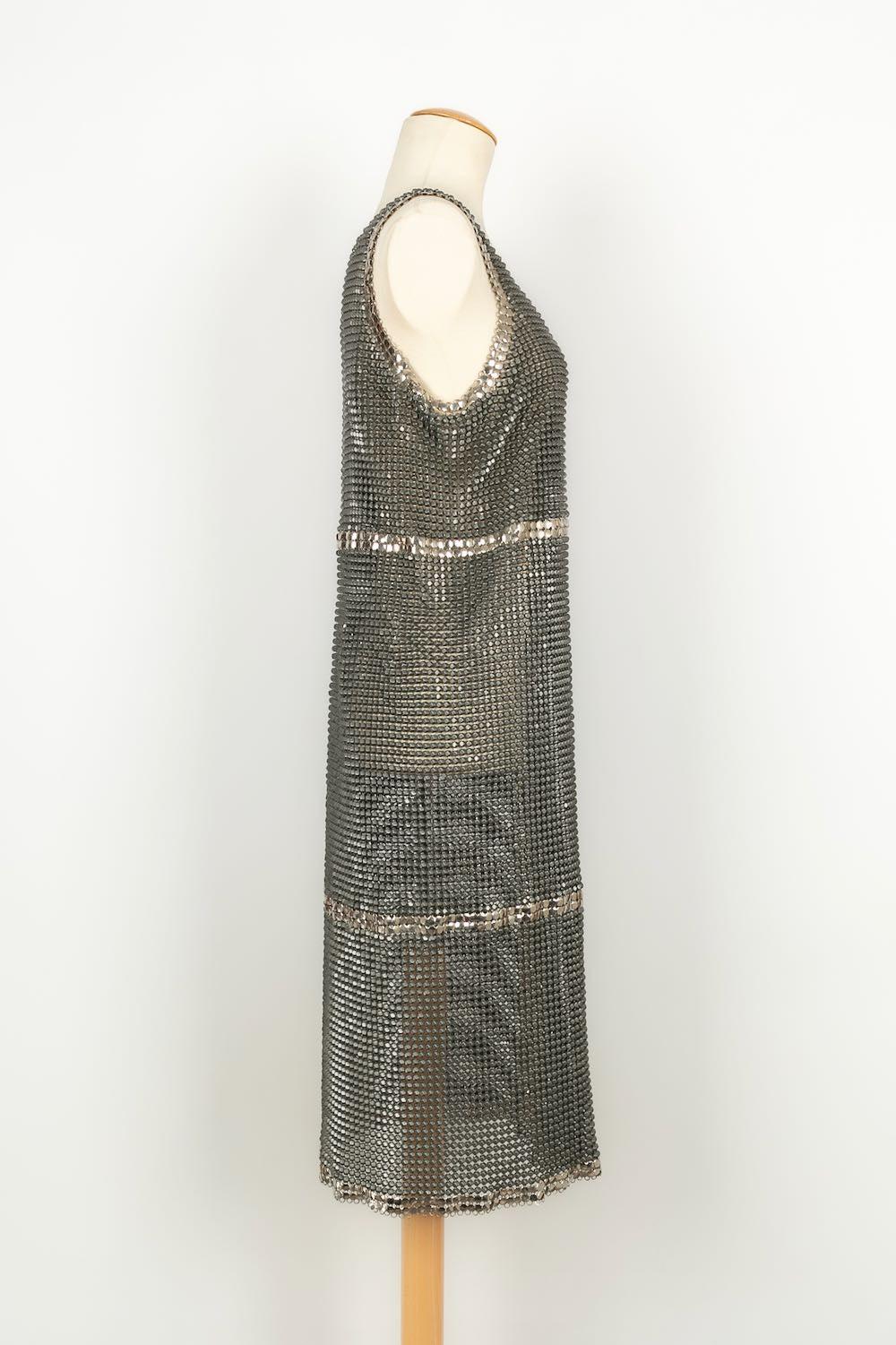 Paco Rabanne - Silver metallic mesh coat. No size or brand label, it fits a 36FR.

Additional information: 
Dimensions: Chest: 44 cm, Length: 106 cm
Condition: Very good condition
Seller Ref number: FV9