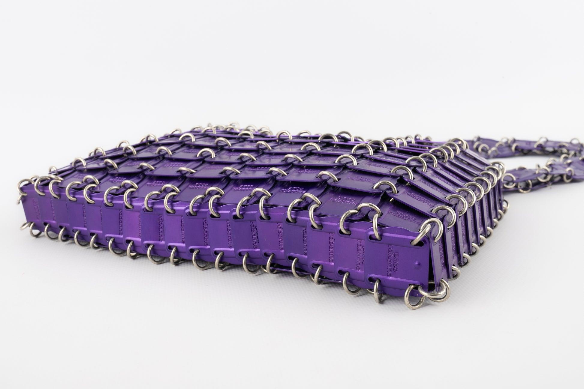 Paco Rabanne - (Made in France) Metallic purple brass pastilles bag assembled with silvery metal rings. 1969 Design.

Additional information:
Condition: Very good condition
Dimensions: Height: 18 cm - Width: 23 cm - Handle: 63 cm
Period: 20th