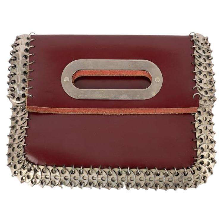 Paco Rabanne Bolso de cuero rojo con metal plateado, años 60 en venta