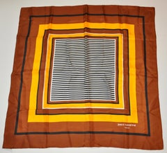 Paco Rabanne Pañuelo de seda con centro de rayas marrones y amarillas Rich Shades of Browns