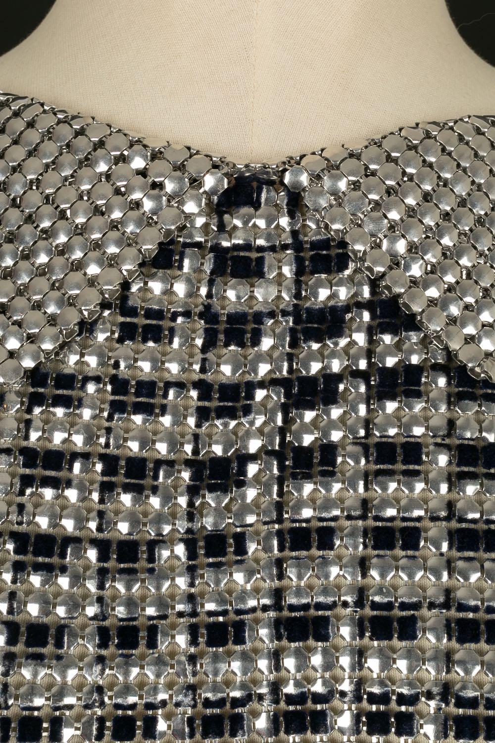 Paco Rabanne ensemble combiné haut et jupe en maille métallique argentée en vente 3