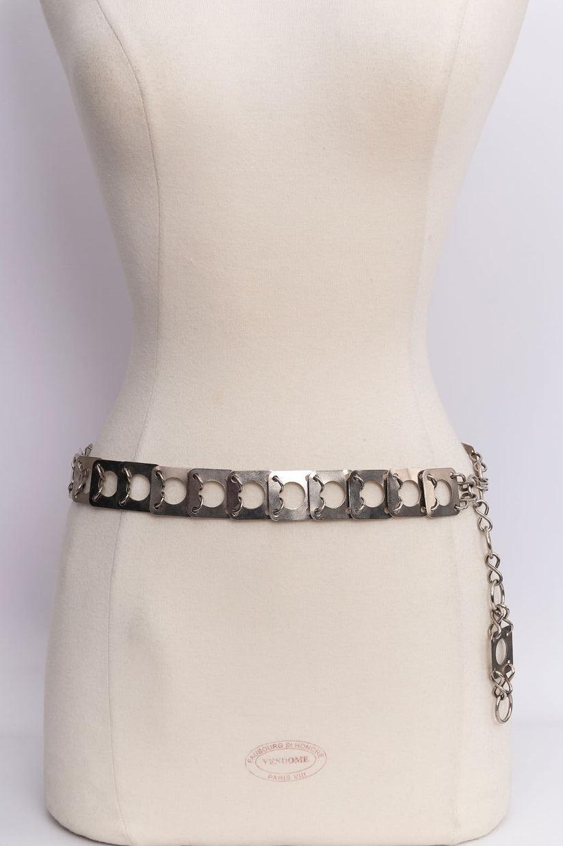 Paco Rabanne (Attributed to) Silver plated belt. Not signed.

Additional information: 
Dimensions: Length: 72 cm (28.35 in) to 86 cm (33.86 in) 
Width: 3.2 cm (1.26 in)
Condition: Very good condition
Seller Ref number: ACC200

