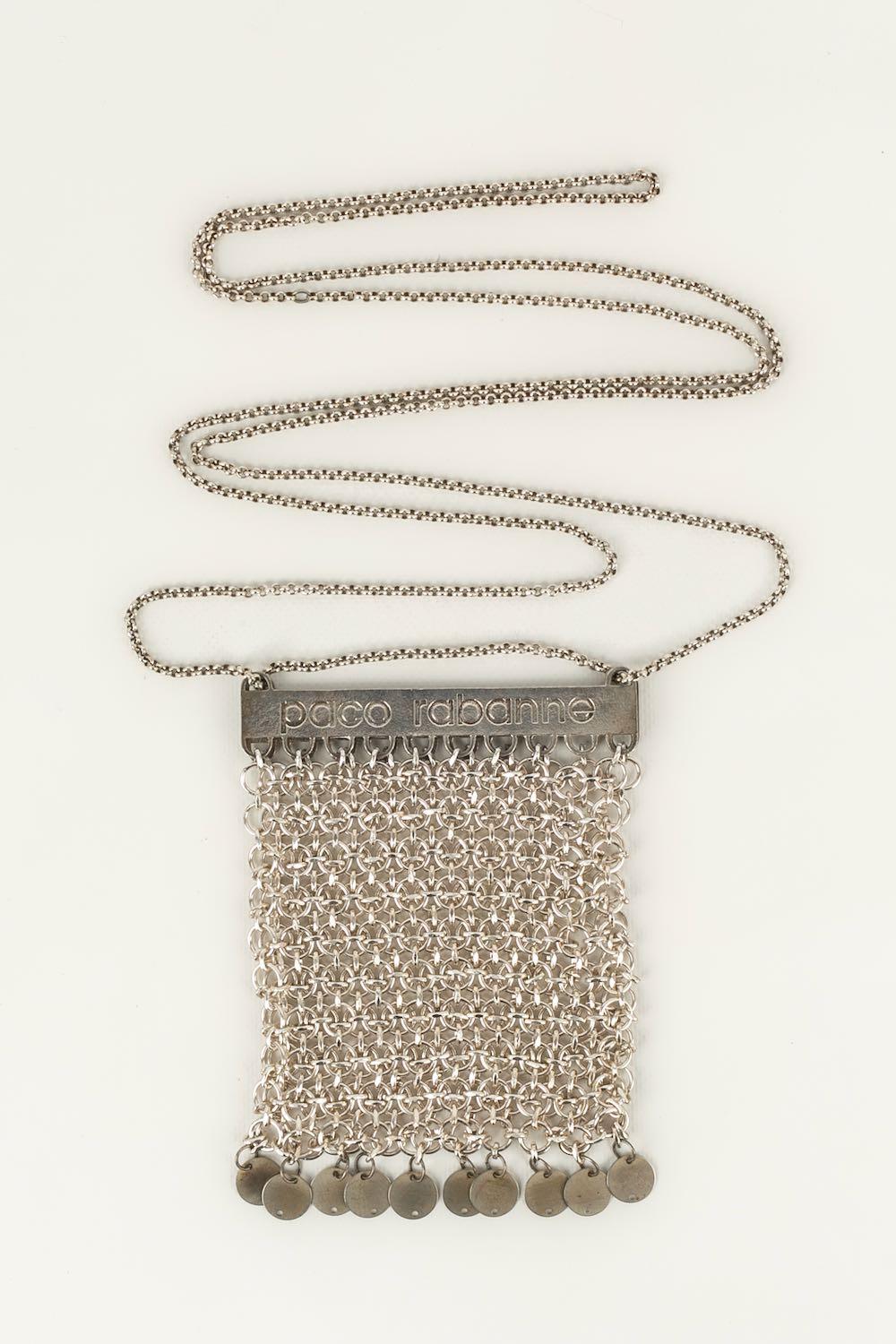 Paco Rabanne - Pequeño bolso flexible en eslabón de metal plateado.

Más información: 
Dimensiones: Altura: 14,5 cm, Anchura: 12,5 cm, Asa: unos 180 cm
Estado: Muy buen estado
Número de referencia del vendedor S166

