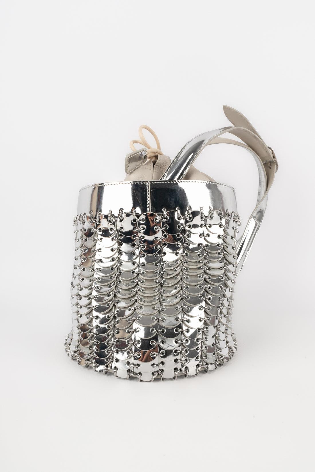 Paco Rabanne Silvery Bucket Bag In Excellent Condition For Sale In SAINT-OUEN-SUR-SEINE, FR