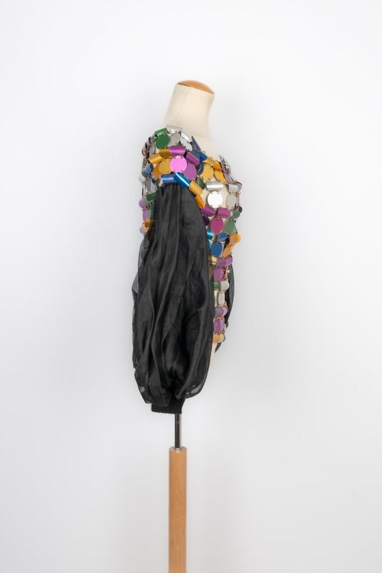 Paco Rabanne - Multicolored metallic circular pastilles top with black muslin puffy sleeves. No size indicated, it fits a 36FR. To be mentioned, some pastilles are worn.

Additional information: 
Condition: Good condition
Dimensions: Shoulder width: