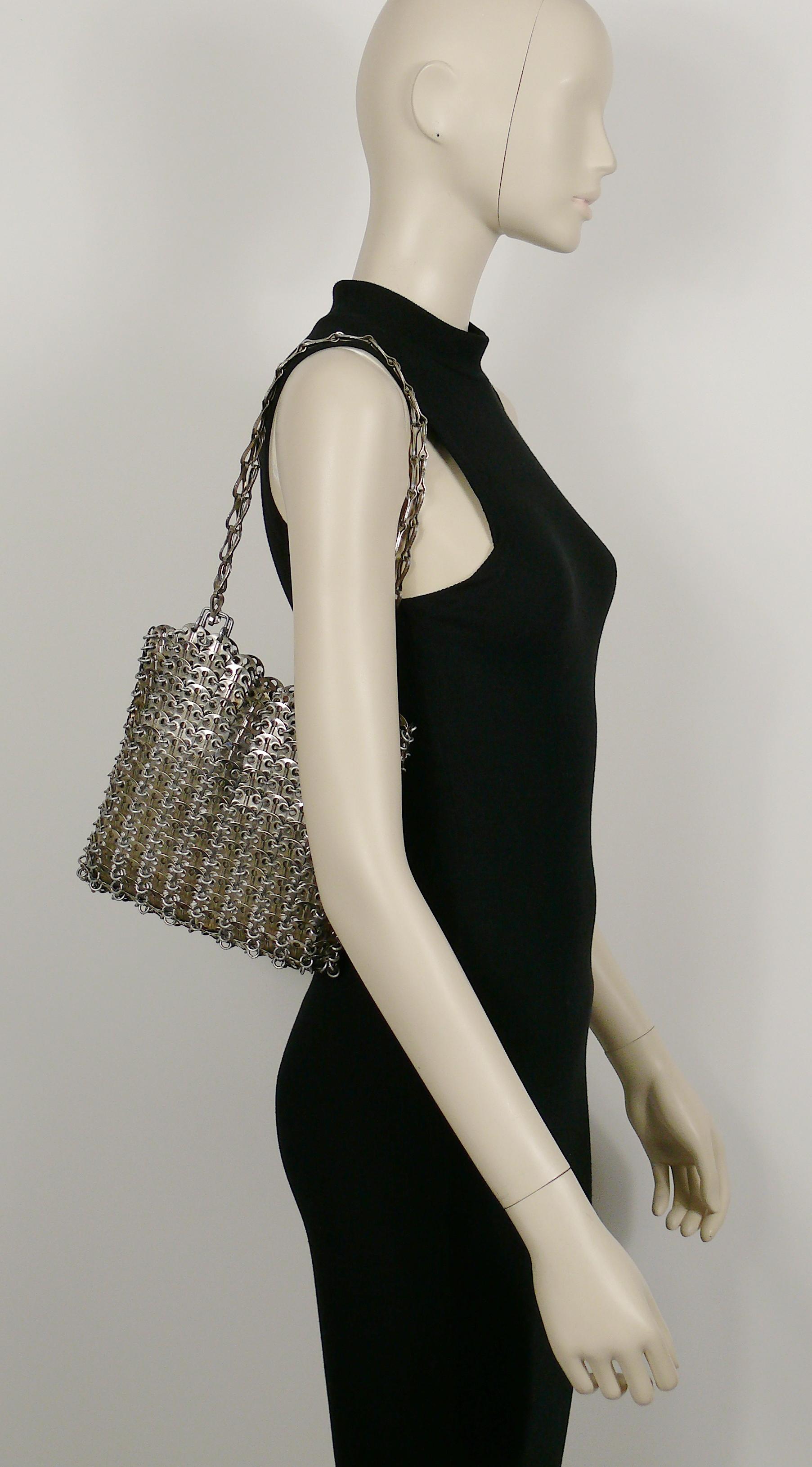 PACO RABANNE vintage iconic 1969 silver toned chain mail bag made of perforated round metal plates bonded by metal rings and a chain strap.

This bag highly reflects the identity of the House of PACO RABANNE and is an original version from the late