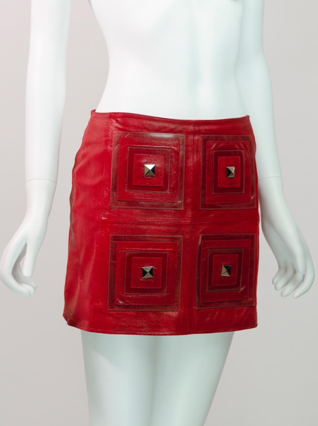 PACO RABANNE - Mini-jupe en cuir rouge vintage, printemps-été 2002 Excellent état - En vente à Berlin, BE