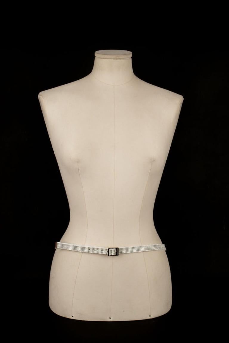 PACO RABANNE - White leather belt with golden metal.

Additional information:
Condition: Good condition
Dimensions: Total length: 98 cm

Seller Reference: ACC74
