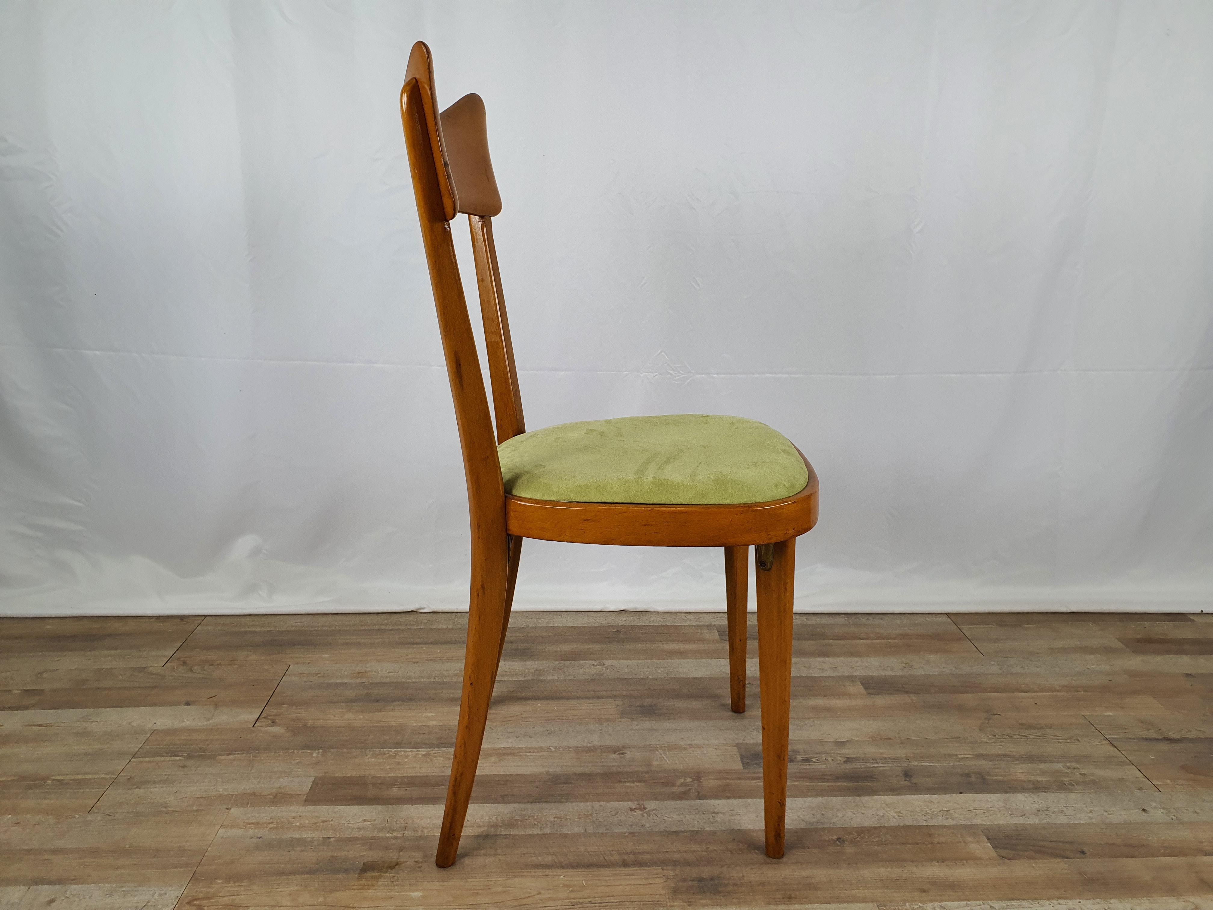 Single chair in blond beech with upholstered seat, Italian production from the early 1950s.

The chair lends itself to any occasion and context as a modern and functional design element.

The padding is new, the chair instead has been polished