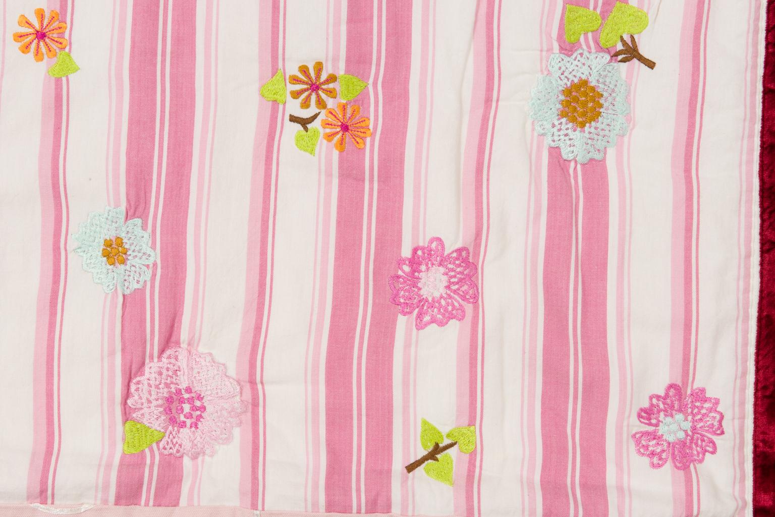 Padded Embroidered Blanket Quilt Patchwork for Baby Girl For Sale 4