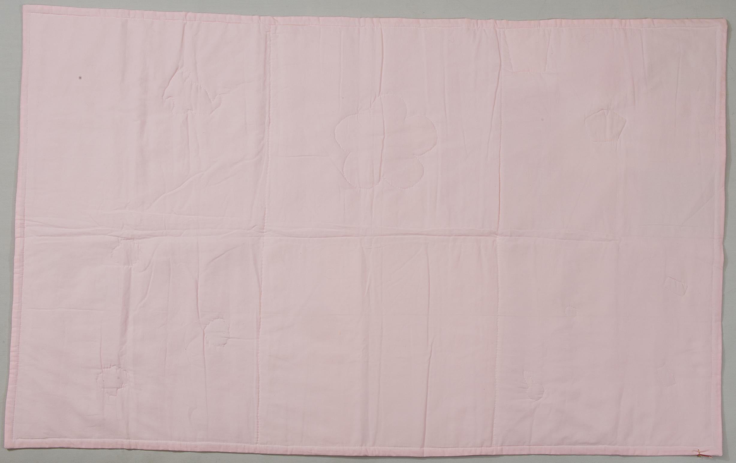 Gepolsterte bestickte Decke Quilt Patchwork für Baby Mädchen (Amerikanisch Kolonial) im Angebot