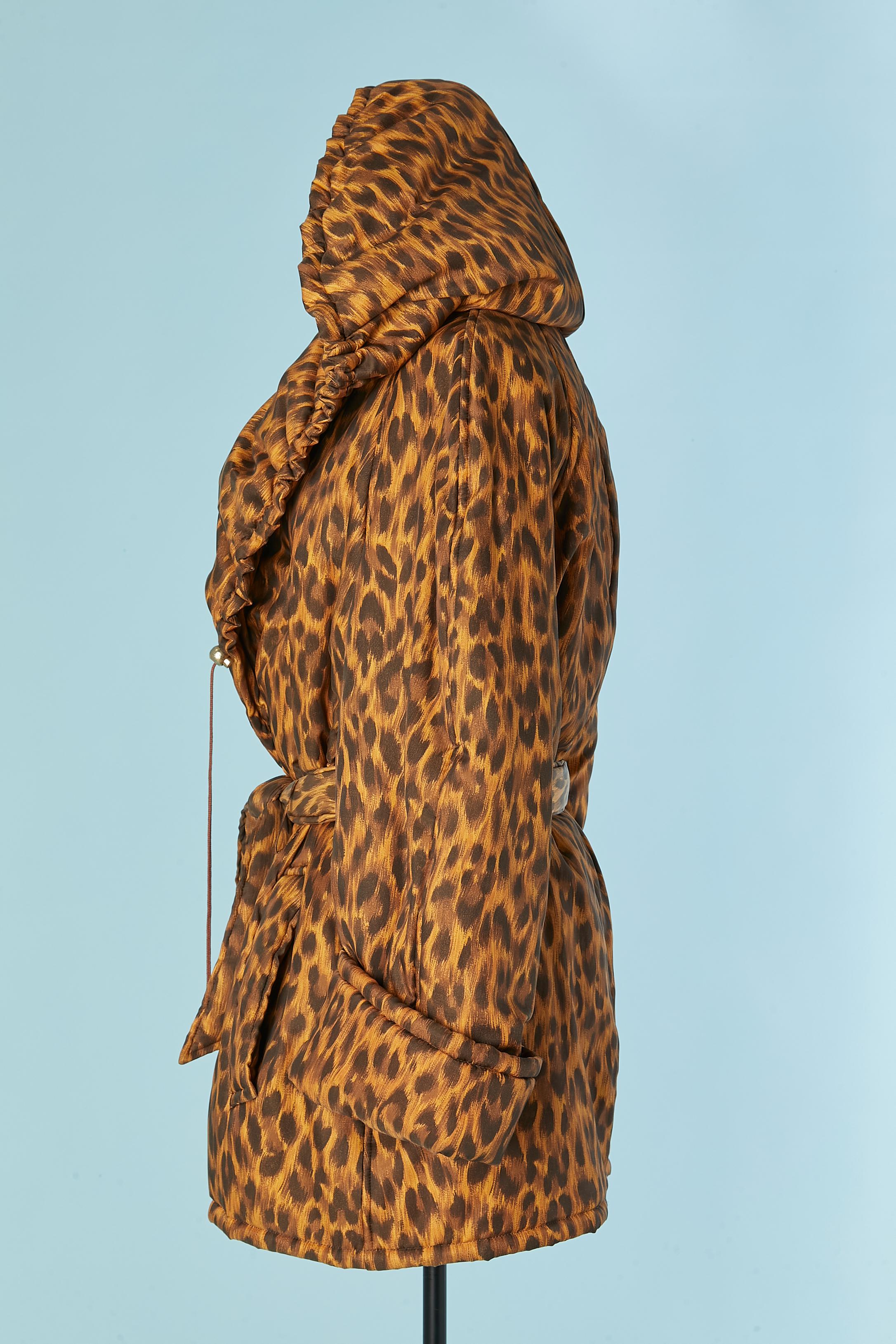 MOSCHINO Cheap & Chic gepolsterte Jacke mit Kapuze mit Kapuze / Kragen und Leopardenmuster im Angebot 2