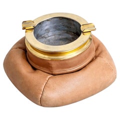 Cendrier en cuir rembourré avec bord en laiton, Italie, années 1970