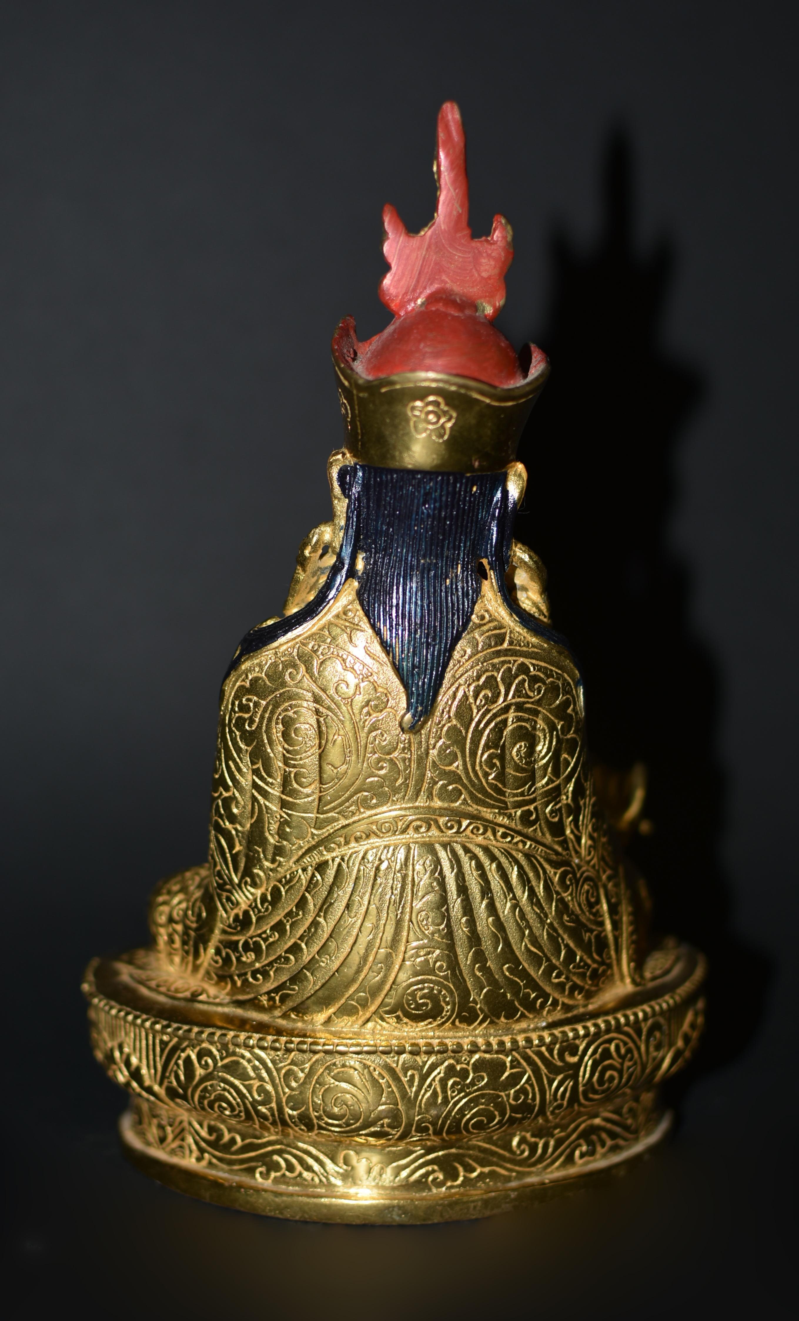 Tibetische Padma-Sambhav-Lehrerin-Figur aus vergoldeter Bronze  im Angebot 11