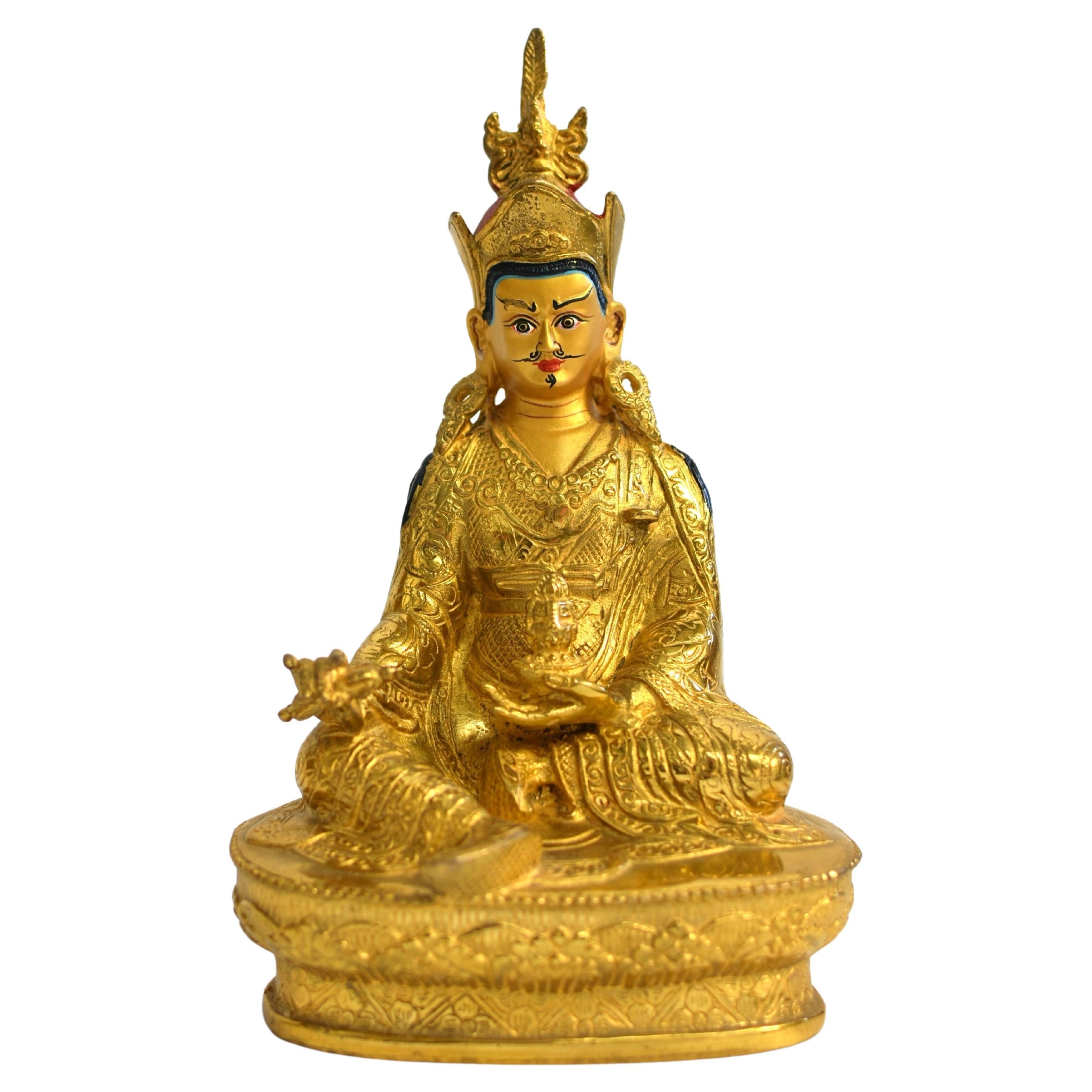 Tibetische Padma-Sambhav-Lehrerin-Figur aus vergoldeter Bronze  im Angebot