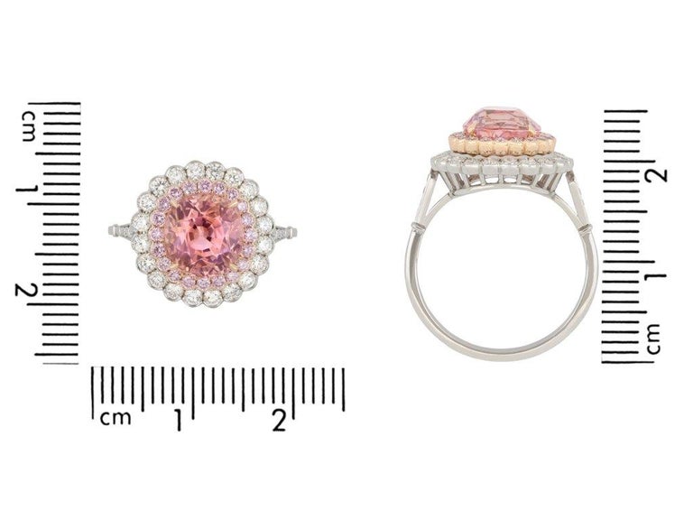 Padparadscha Ceylon Sapphire 4.16 Carat and Diamond Cluster Ring In Good Condition For Sale In London, GB