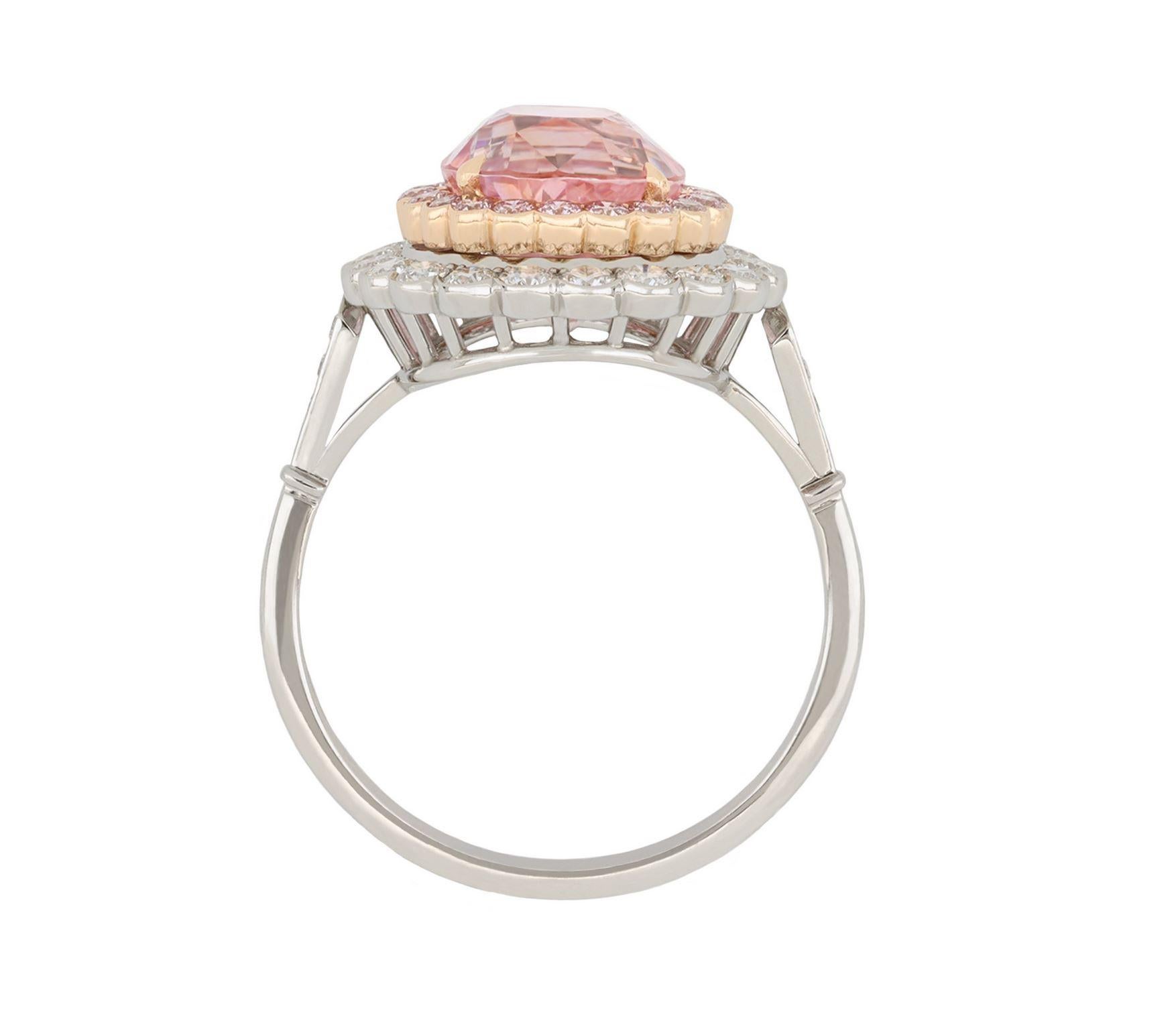 Revival Anello con zaffiro Padparadscha Ceylon e diamanti a grappolo. in vendita