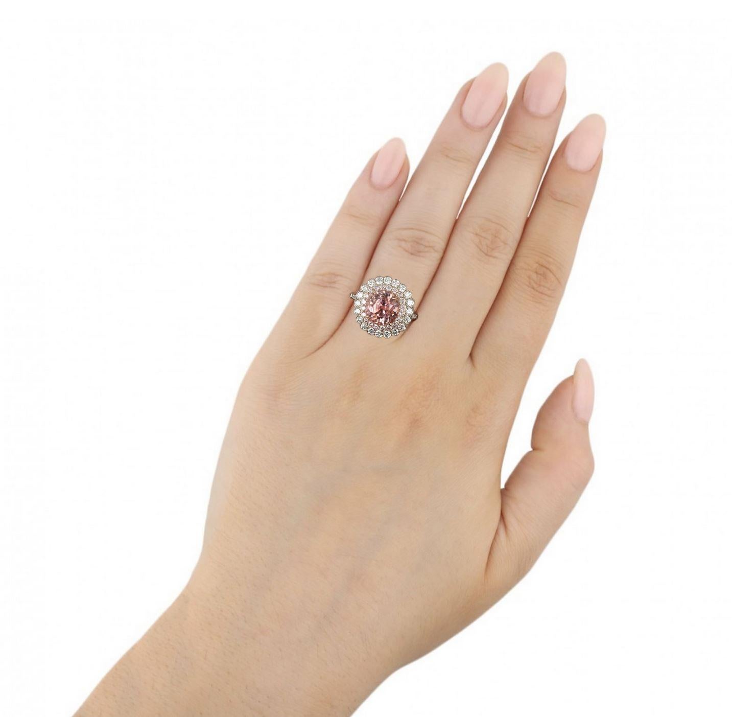 Anello con zaffiro Padparadscha Ceylon e diamanti a grappolo. In condizioni buone in vendita a London, GB
