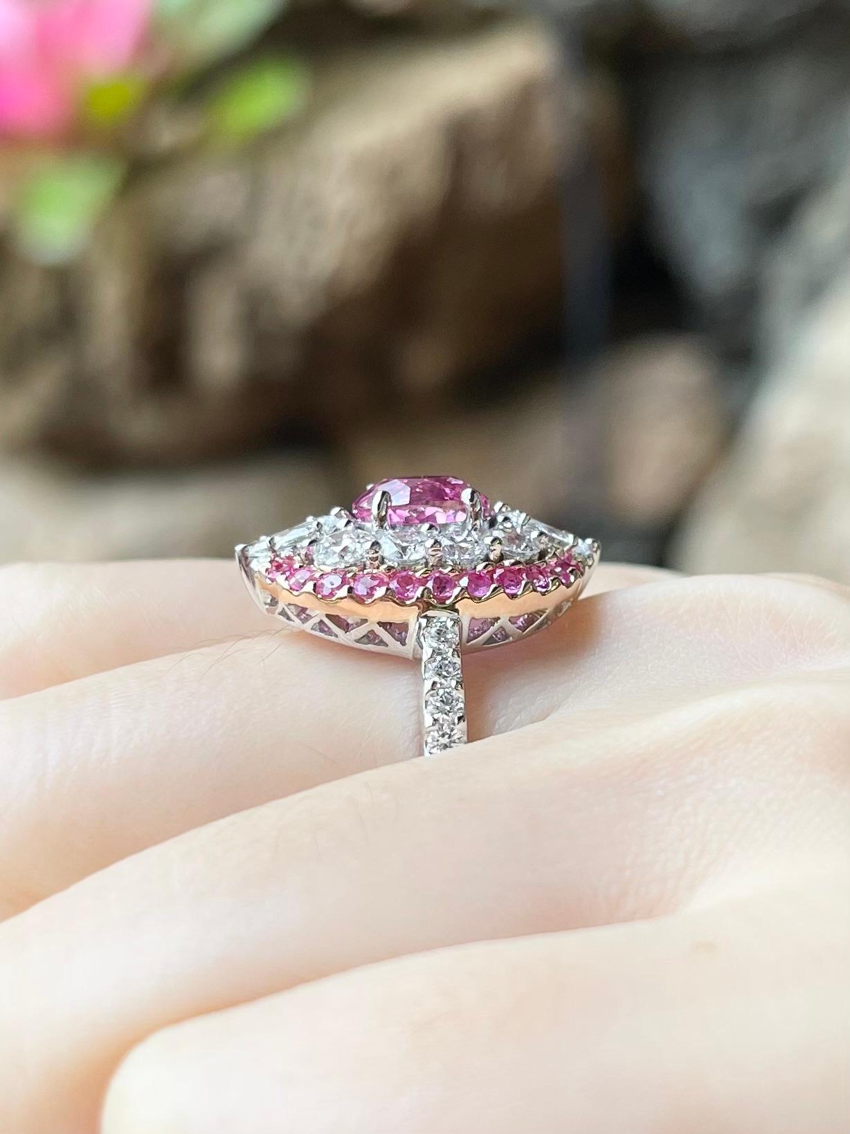 Anello Padparadscha, zaffiro rosa e diamante con montatura in oro bianco 18 carati in vendita 1